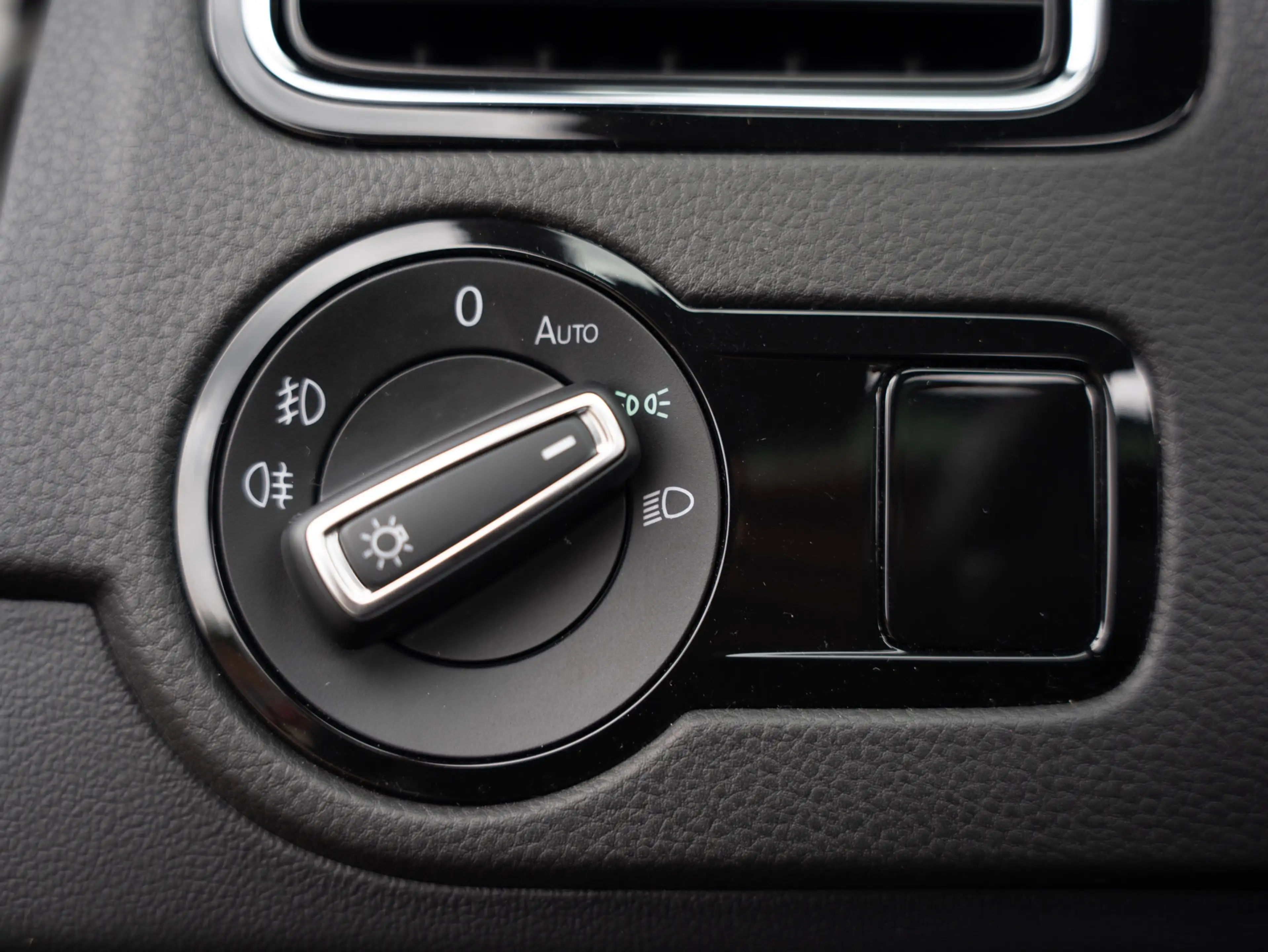 Volkswagen Polo GTI 1.8 TSI Pano Camera Cruise Alcantara Navi — photo 25