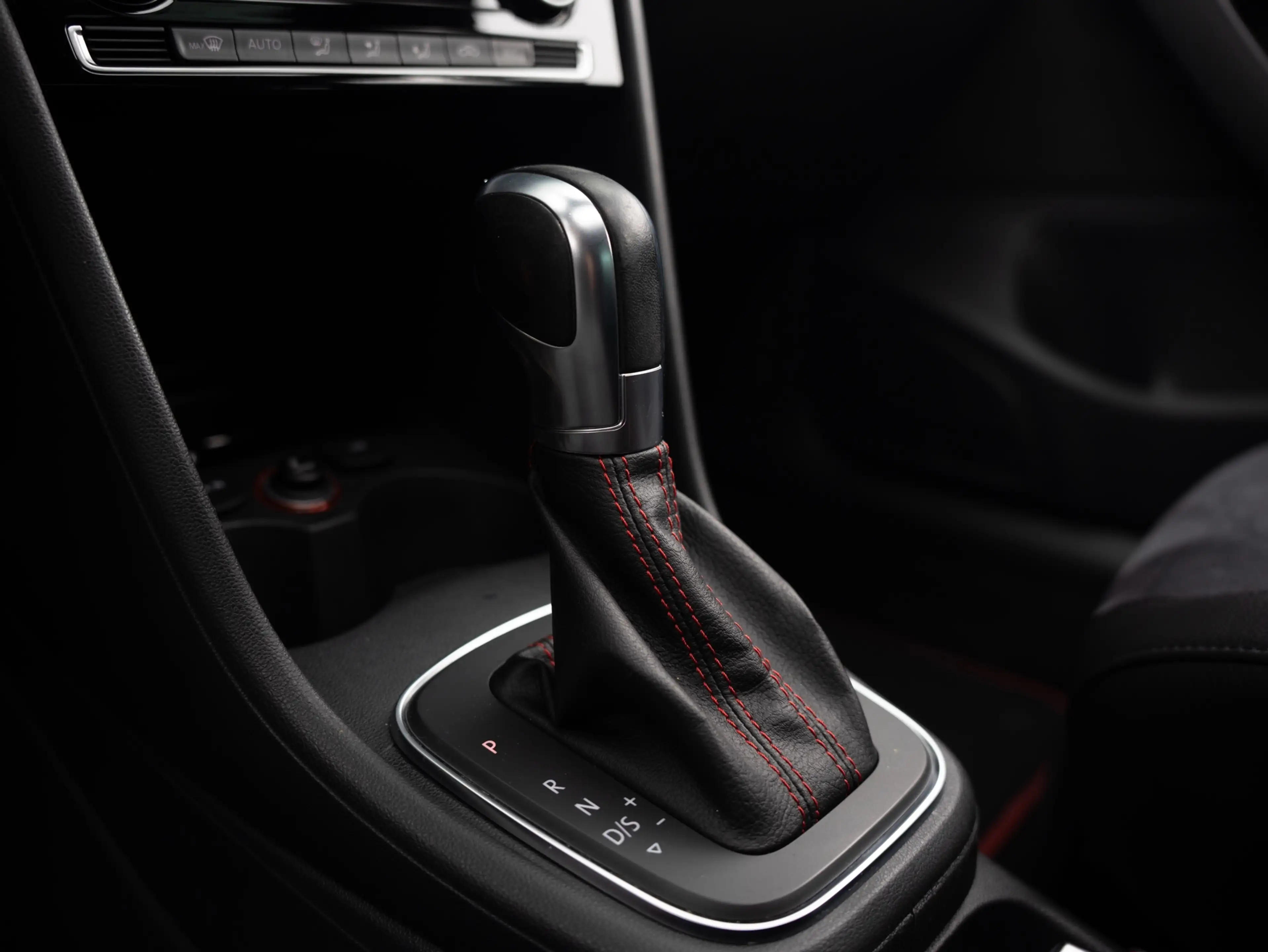 Volkswagen Polo GTI 1.8 TSI Pano Camera Cruise Alcantara Navi — photo 50