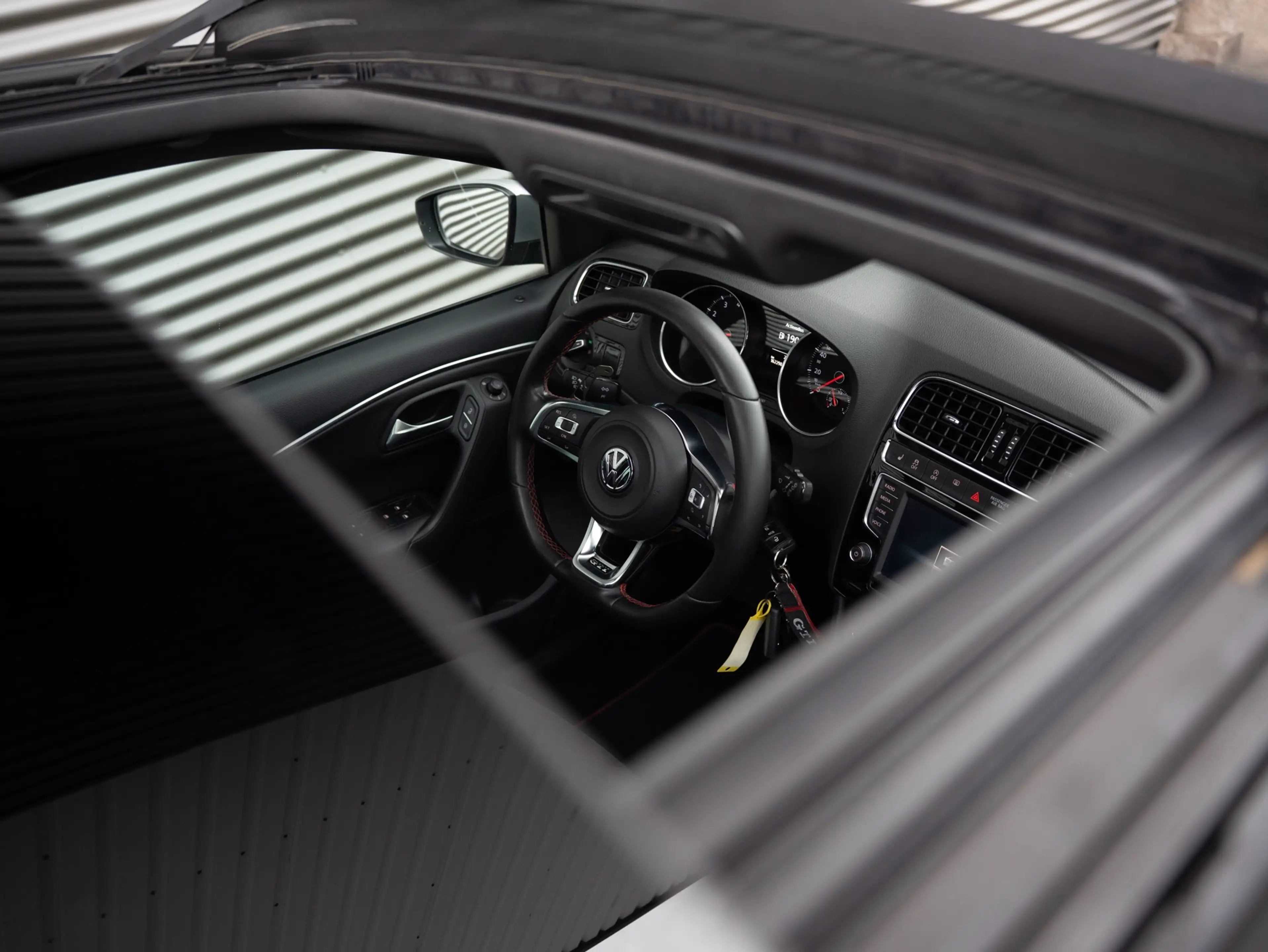 Volkswagen Polo GTI 1.8 TSI Pano Camera Cruise Alcantara Navi — photo 37