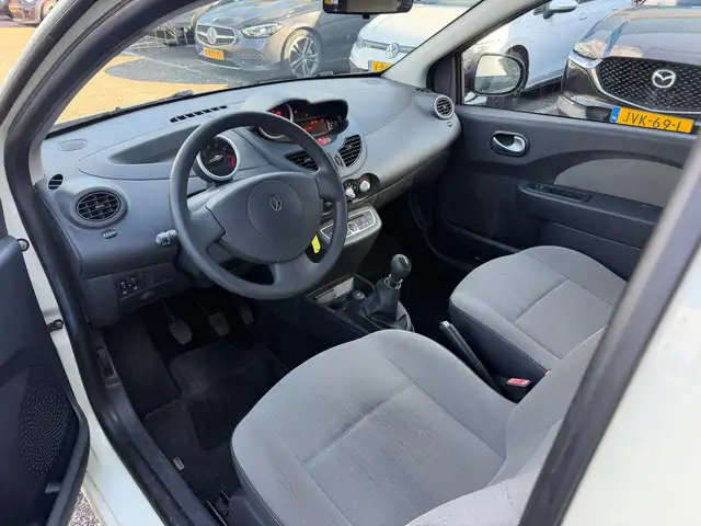 Renault Twingo view 10