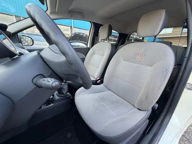 Renault Twingo view 8