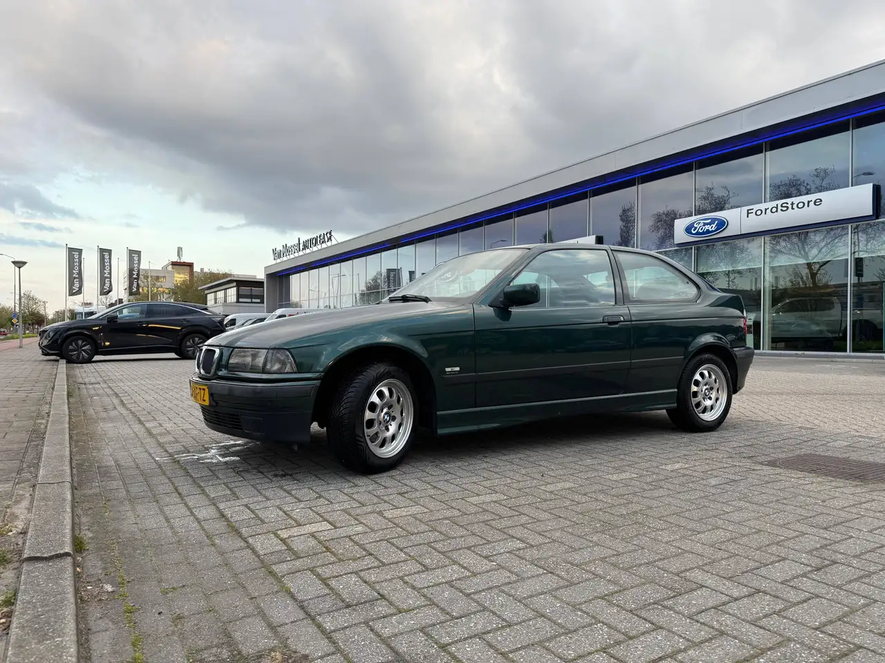 BMW 316i Compact, foto 1