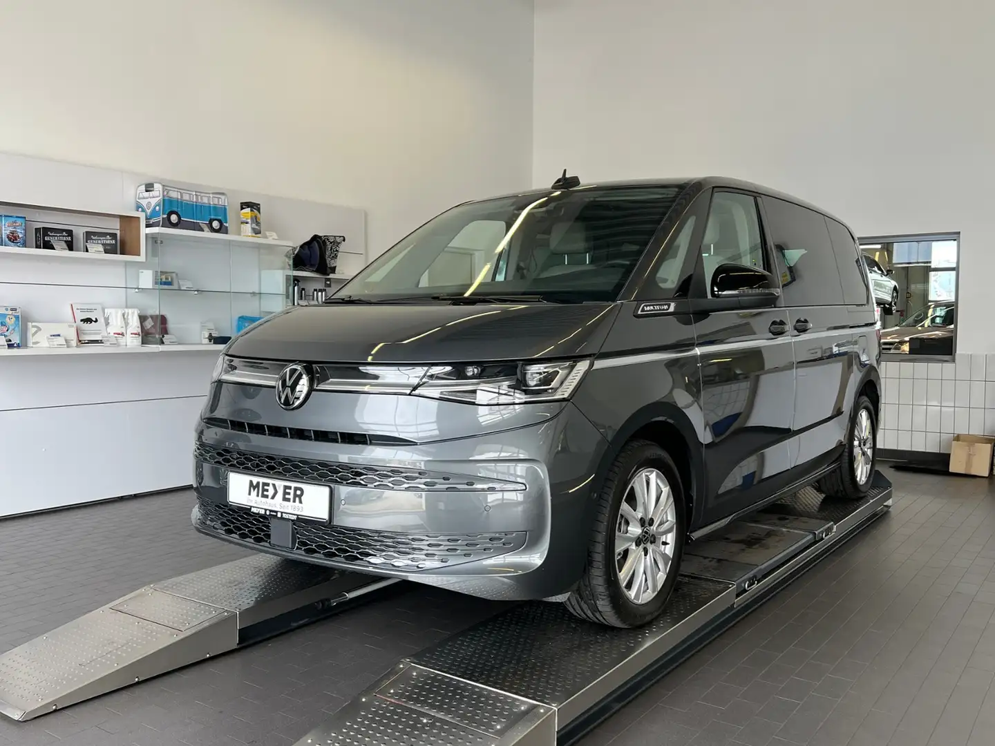 Volkswagen T7 Multivan Style 2.0 TDI DSG *AHK, IQ.Light, Panorama, LM'-1 Grau - 2