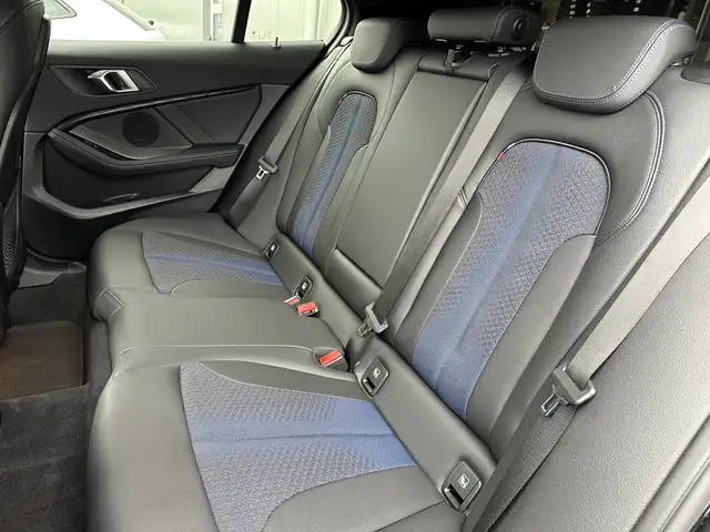 BMW 1 Series view 9