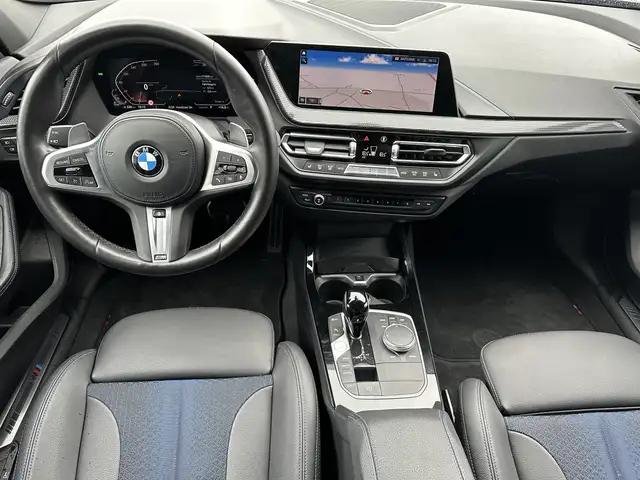BMW 1 Series view 10