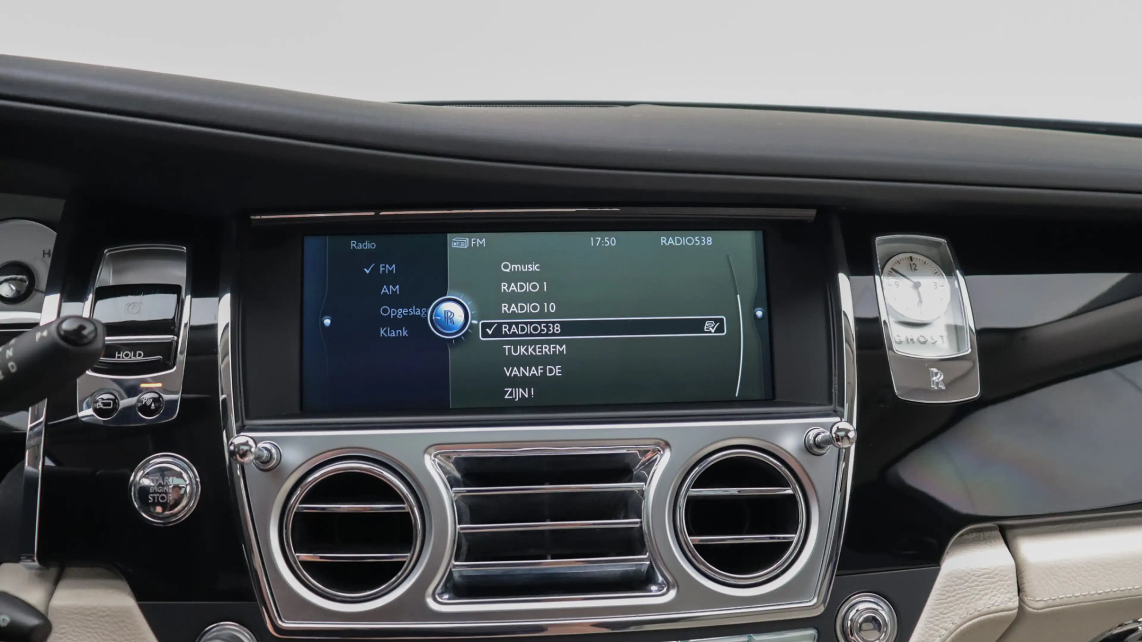 Rolls-Royce Ghost 6.6 V12 | Massage | Rear Seat Entertainment | Head — photo 23