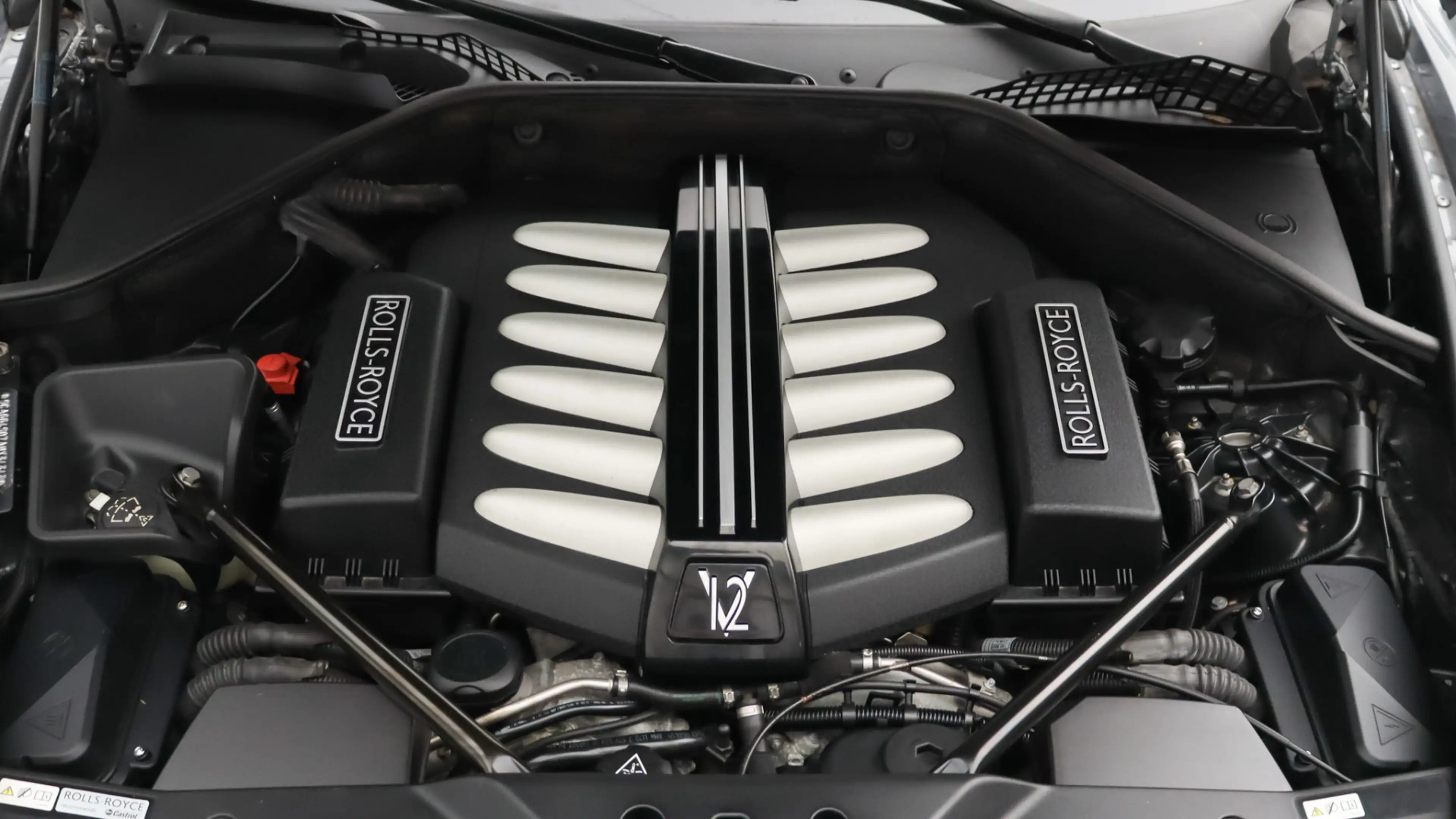 Rolls-Royce Ghost 6.6 V12 | Massage | Rear Seat Entertainment | Head — photo 40
