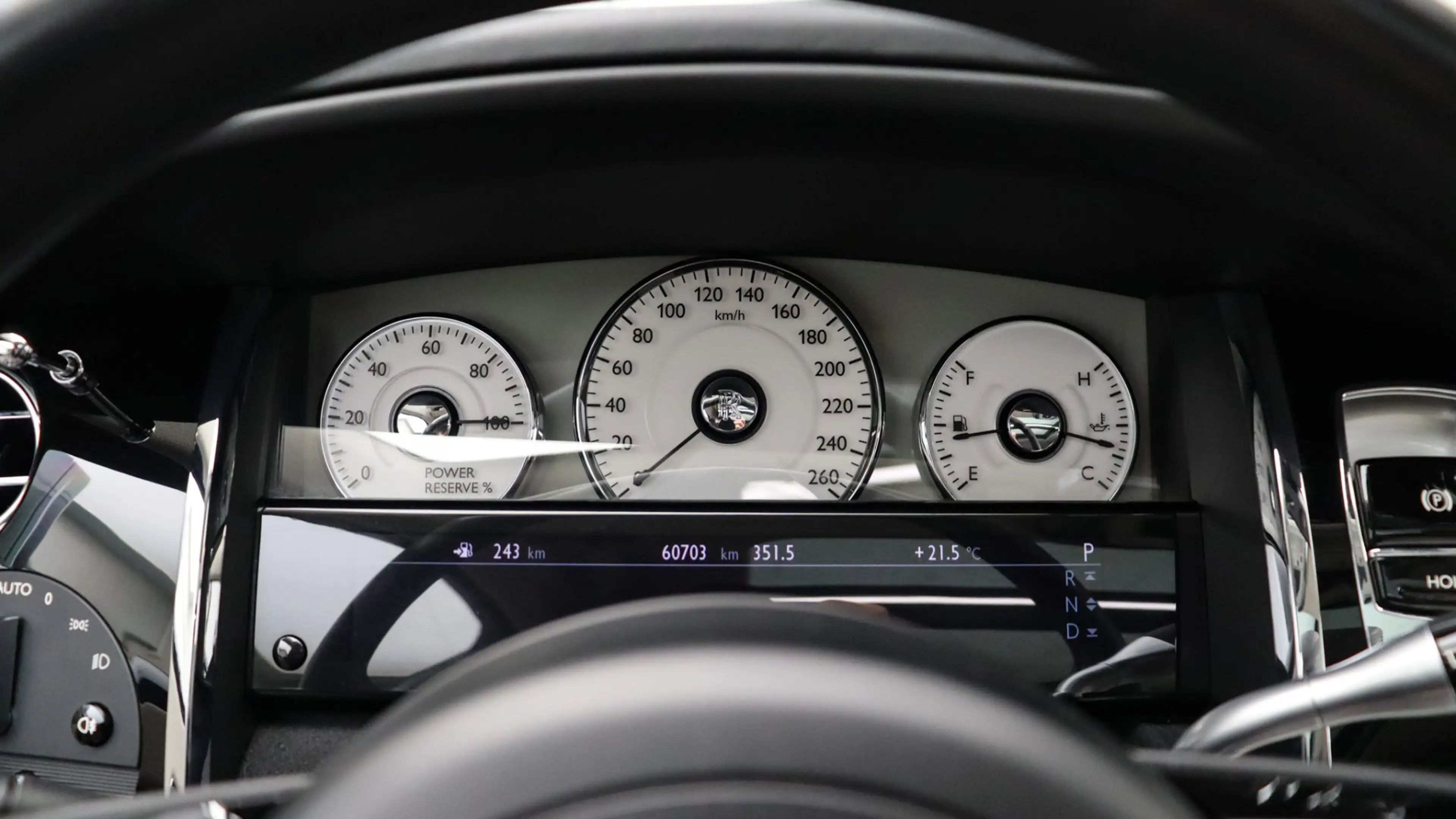 Rolls-Royce Ghost 6.6 V12 | Massage | Rear Seat Entertainment | Head — photo 31