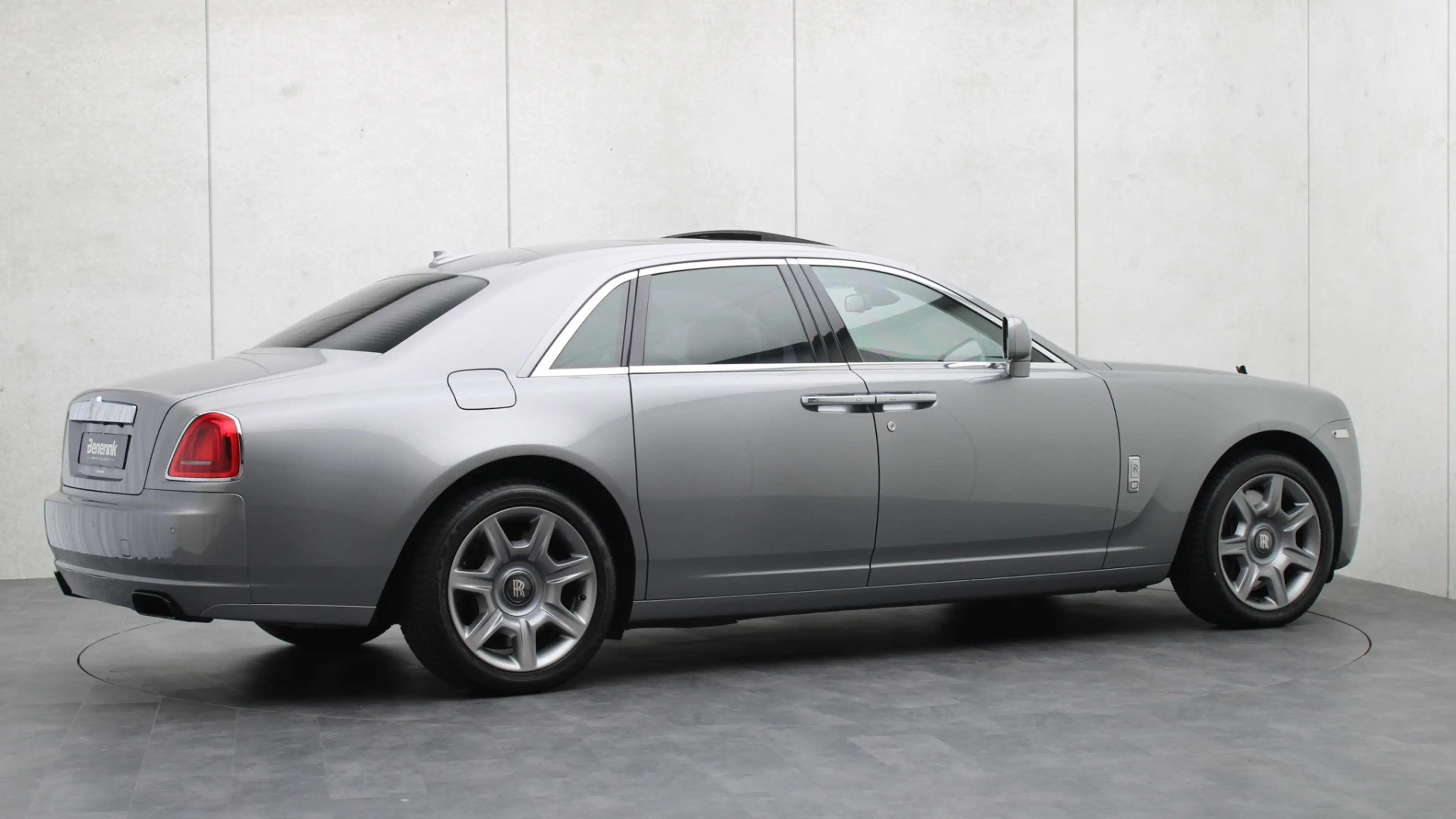 Rolls-Royce Ghost 6.6 V12 | Massage | Rear Seat Entertainment | Head — photo 38