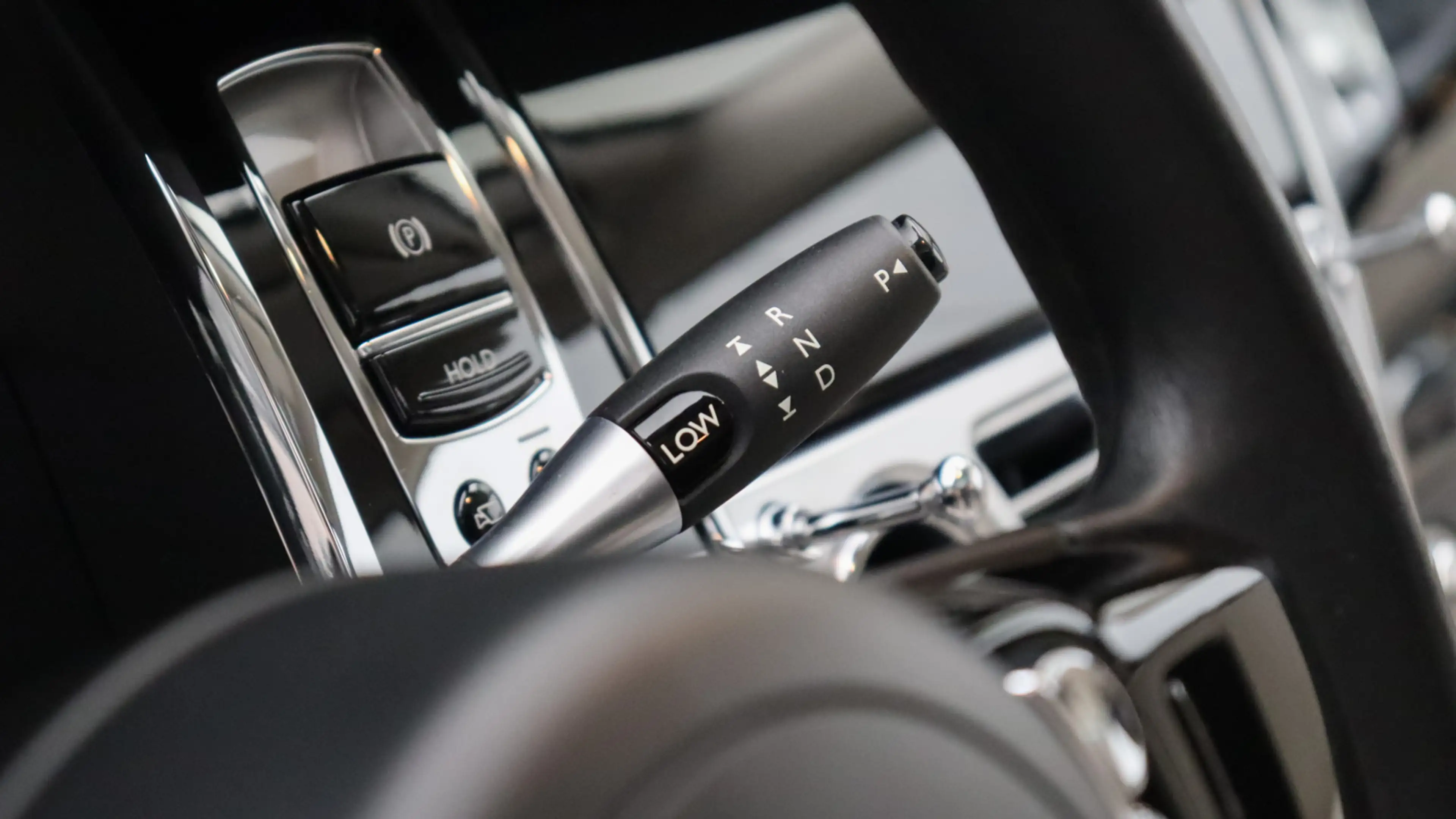 Rolls-Royce Ghost 6.6 V12 | Massage | Rear Seat Entertainment | Head — photo 32