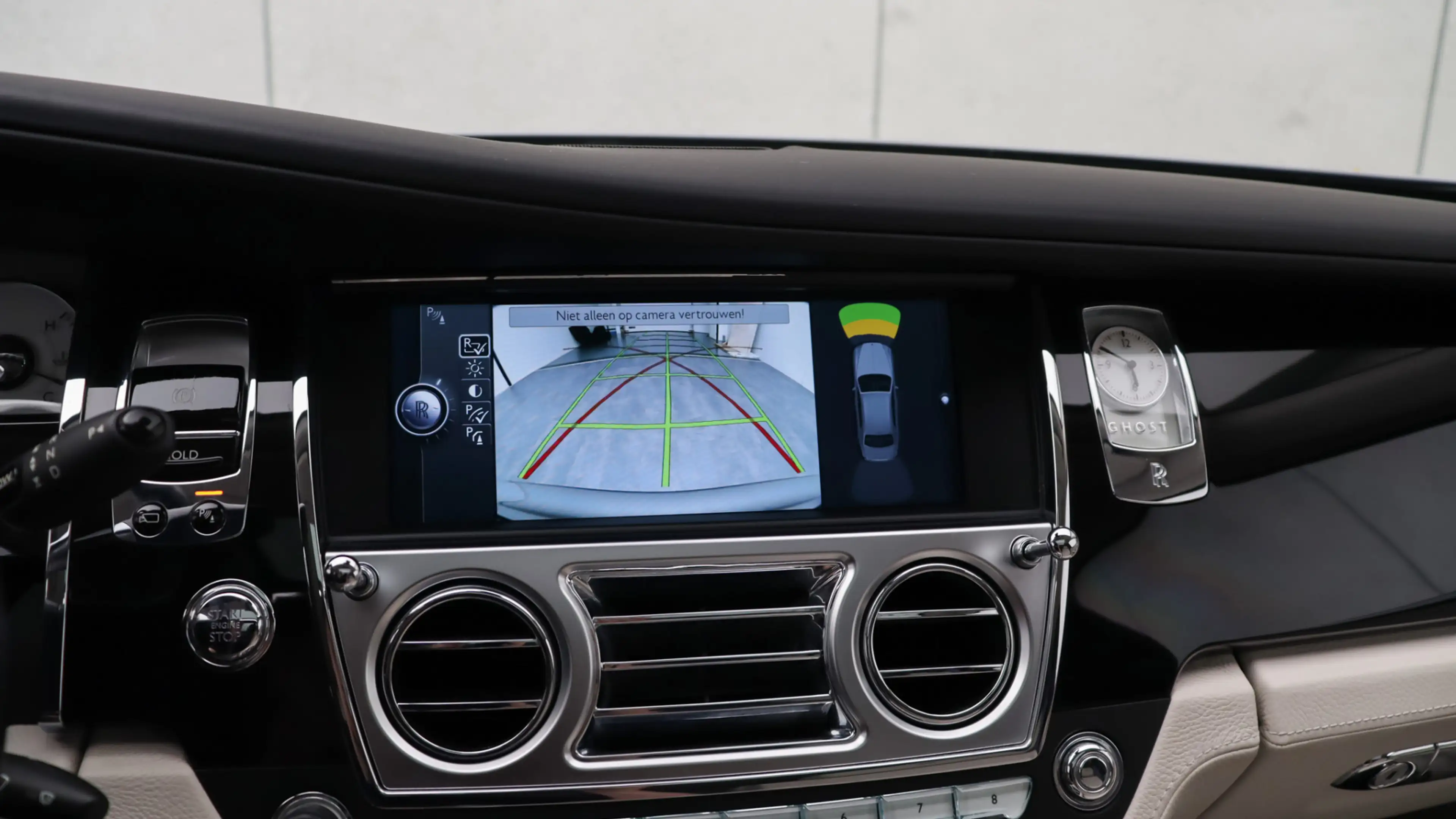 Rolls-Royce Ghost 6.6 V12 | Massage | Rear Seat Entertainment | Head — photo 22