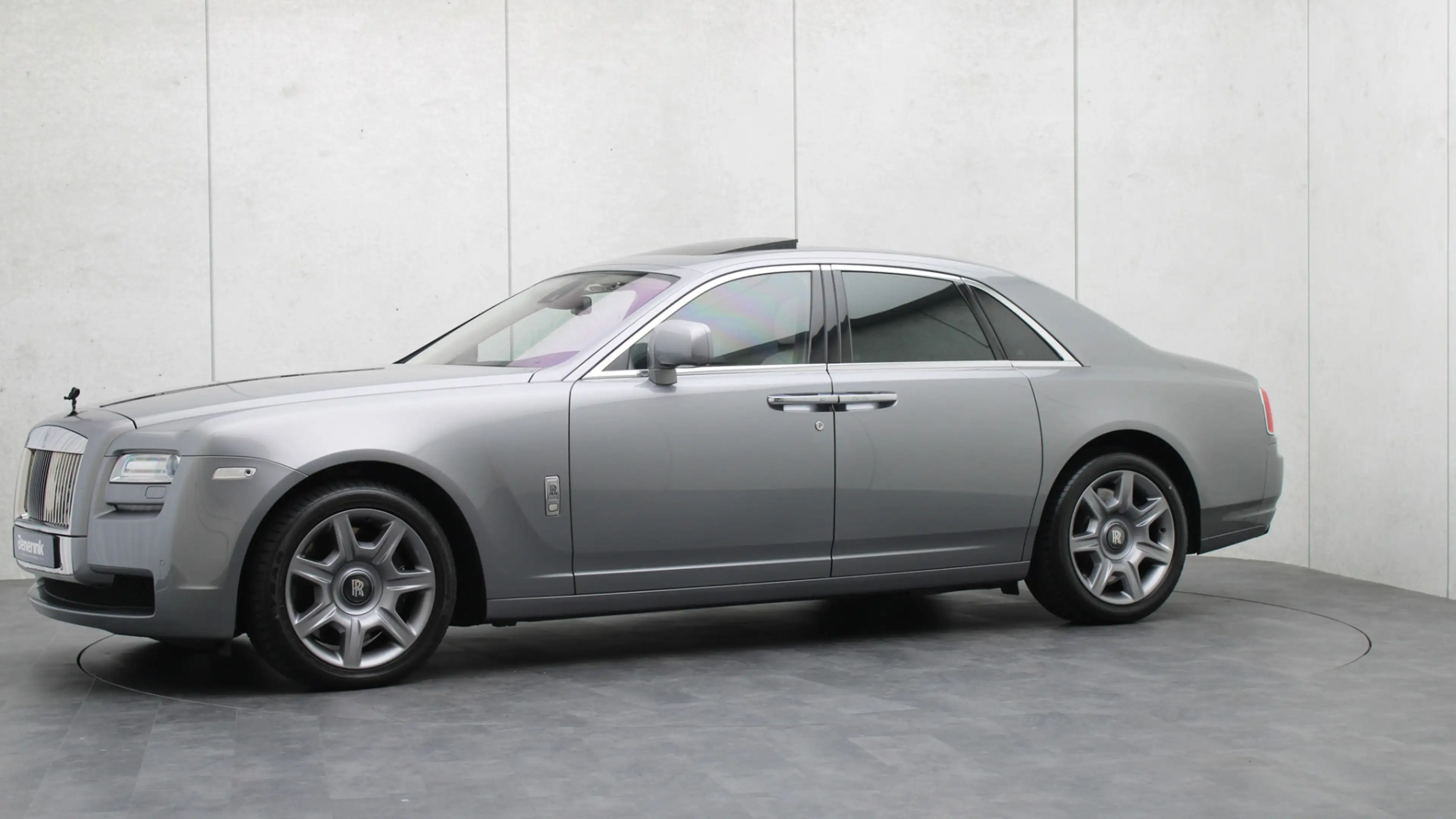 Rolls-Royce Ghost 6.6 V12 | Massage | Rear Seat Entertainment | Head — photo 36