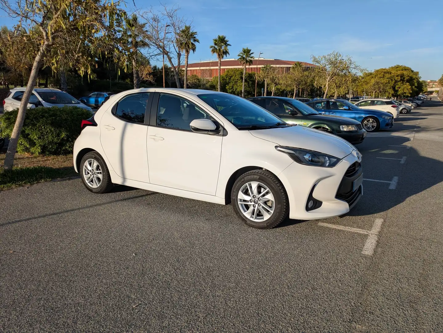 Toyota Yaris Yaris híbrido 120H 1.5 Active Tech Active Tech Blanco - 1