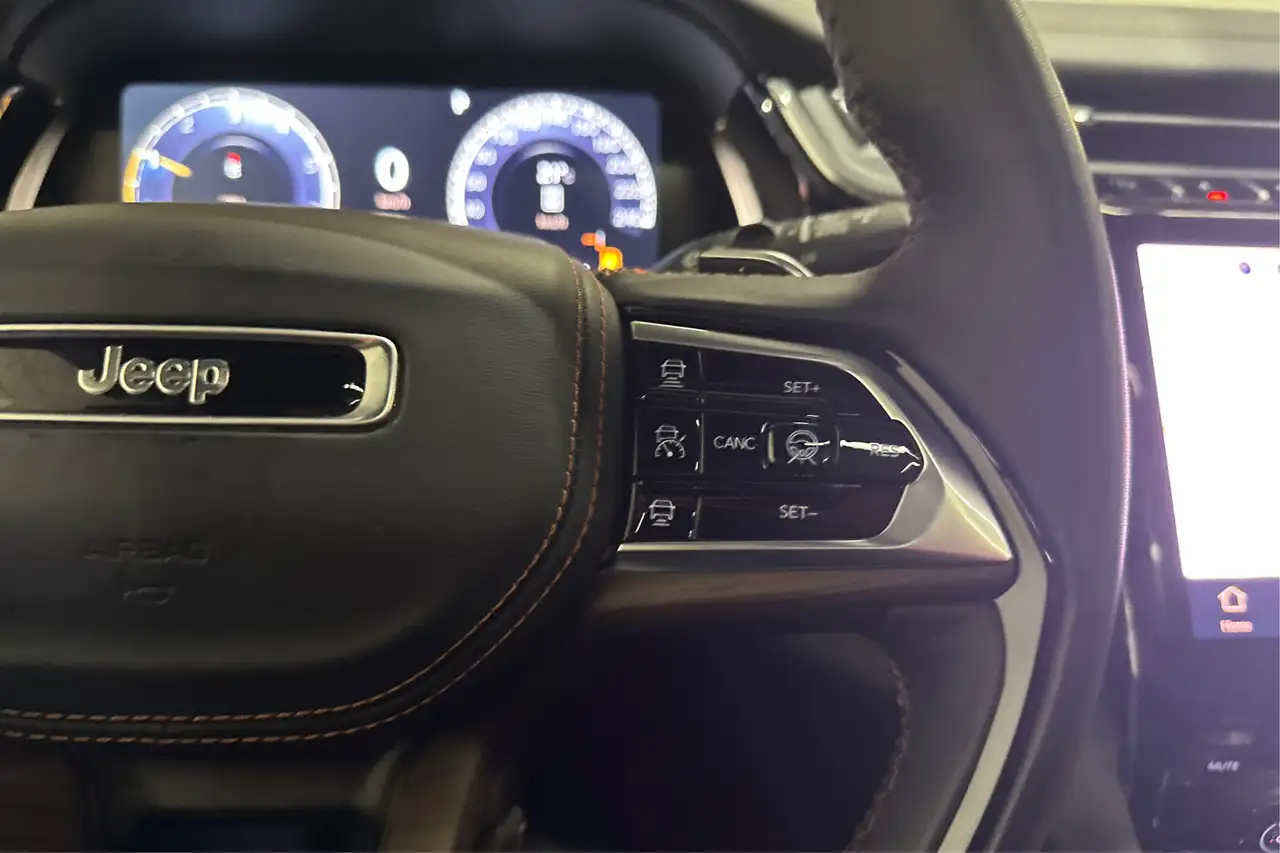Jeep Grand Cherokee снимка Jeep Grand Cherokee