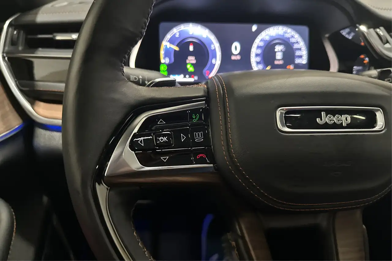 Jeep Grand Cherokee снимка Jeep Grand Cherokee