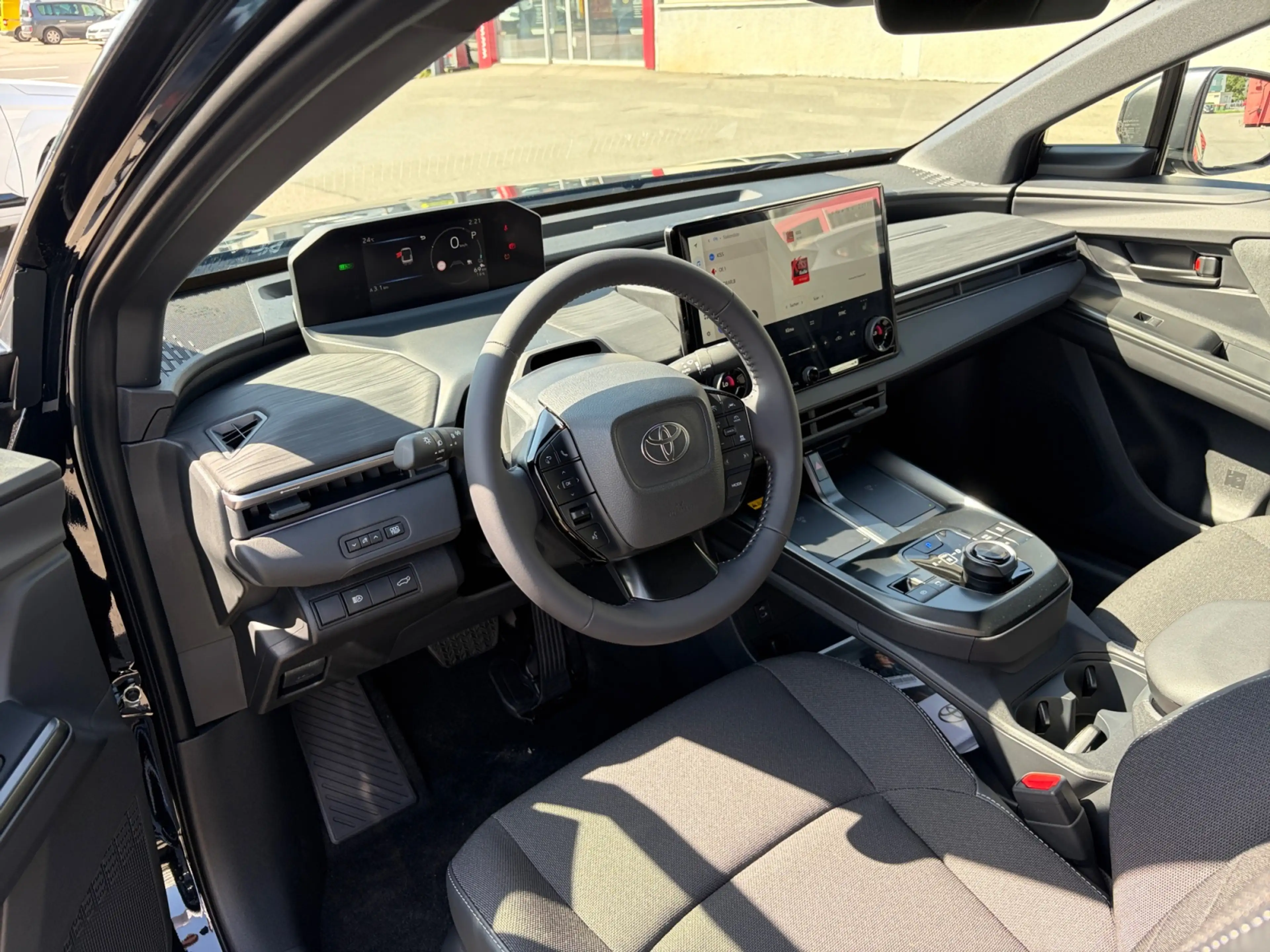 Toyota C-HR+ Toyota C-HR+ 5-Türer Teamplayer Elektromotor / 77 — photo 15