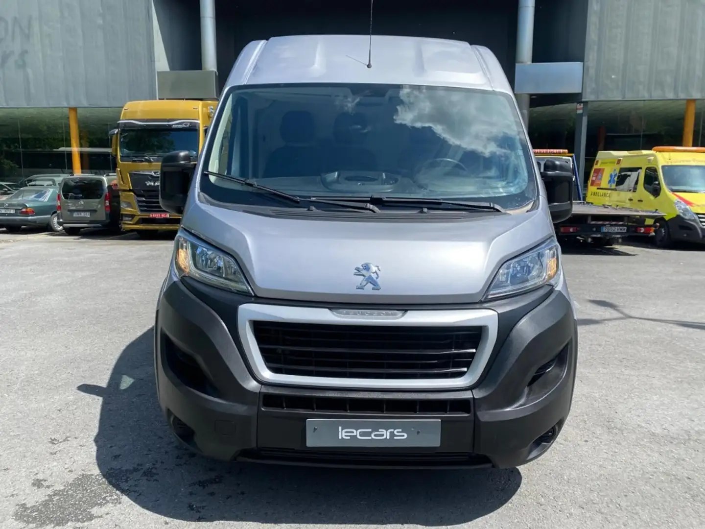 Peugeot Boxer Furgón 2.2BlueHDI 333 L2H2 Pack S&S 140 Plateado - 2