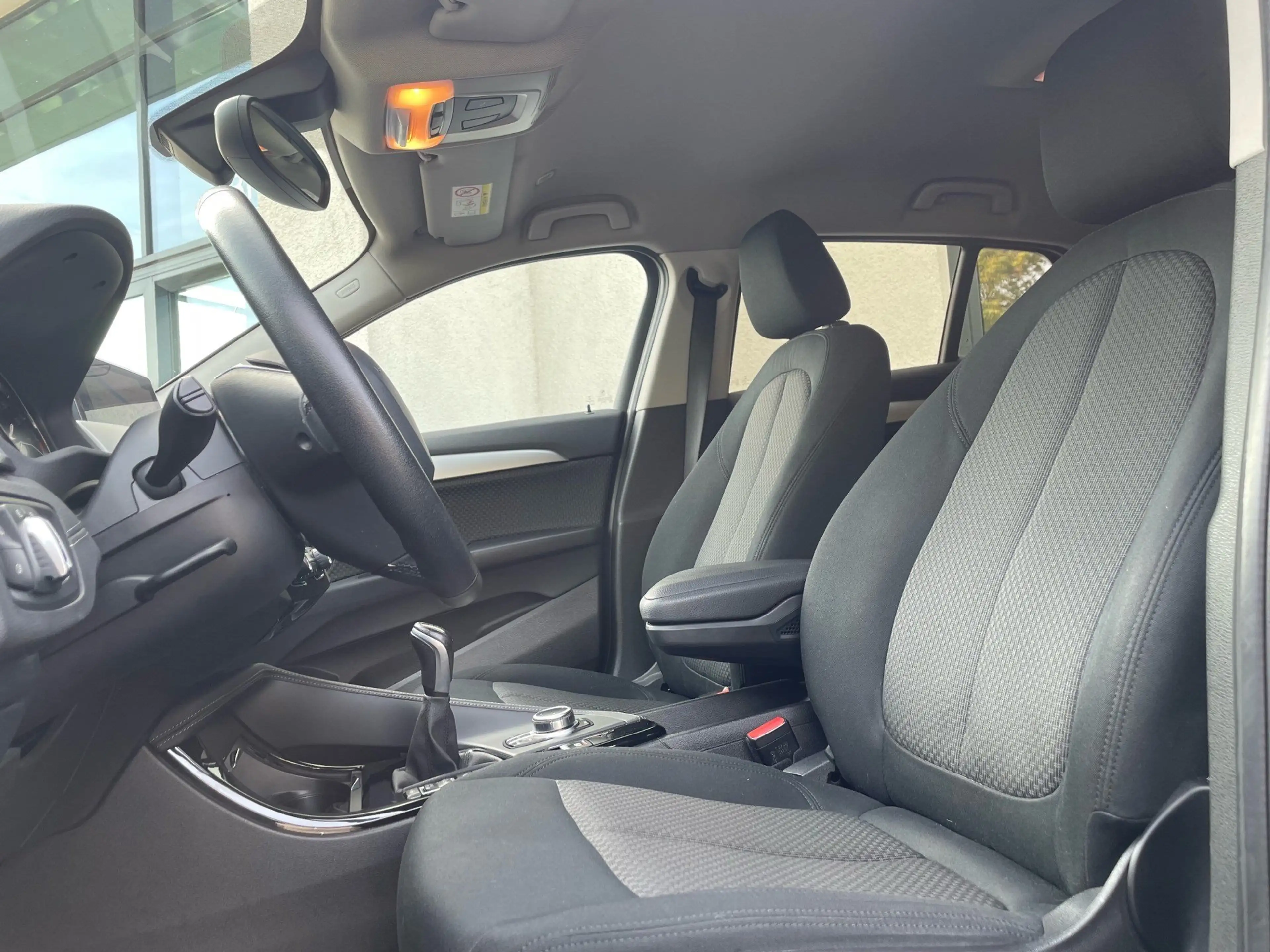 BMW X2 sDrive18i Advantage AHK LED Navi Shz PDC — photo 7