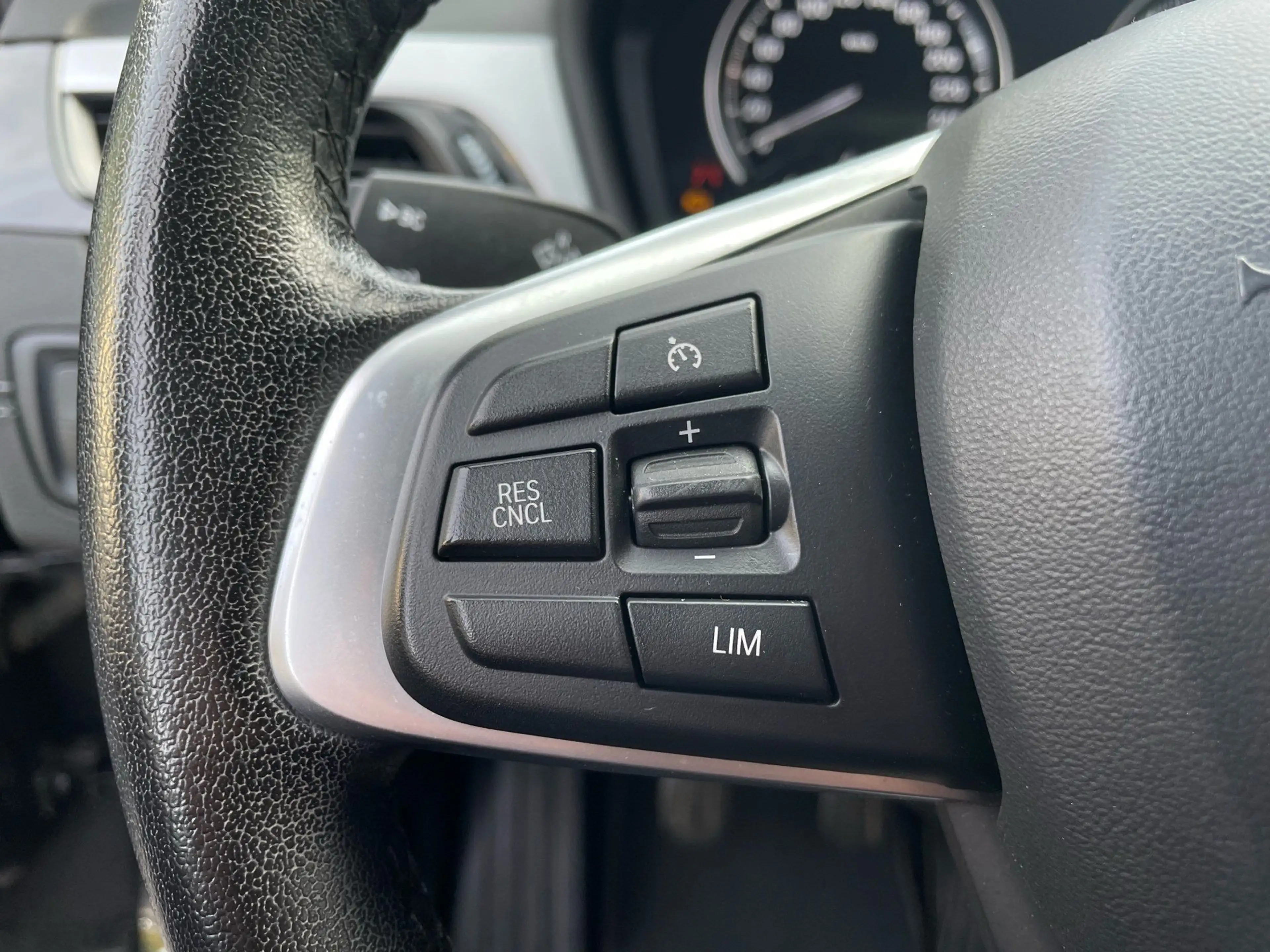 BMW X2 sDrive18i Advantage AHK LED Navi Shz PDC — photo 9