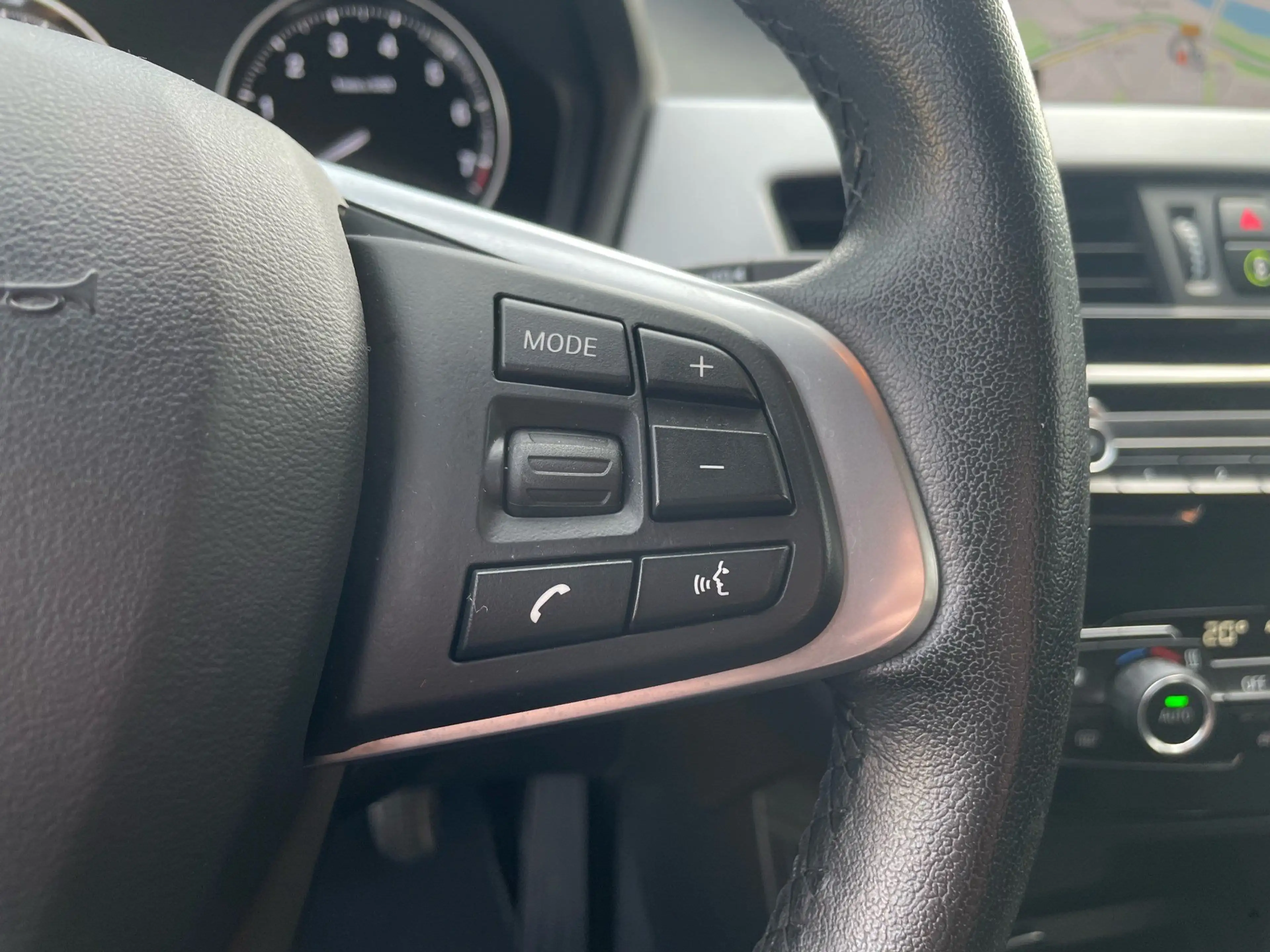 BMW X2 sDrive18i Advantage AHK LED Navi Shz PDC — photo 10