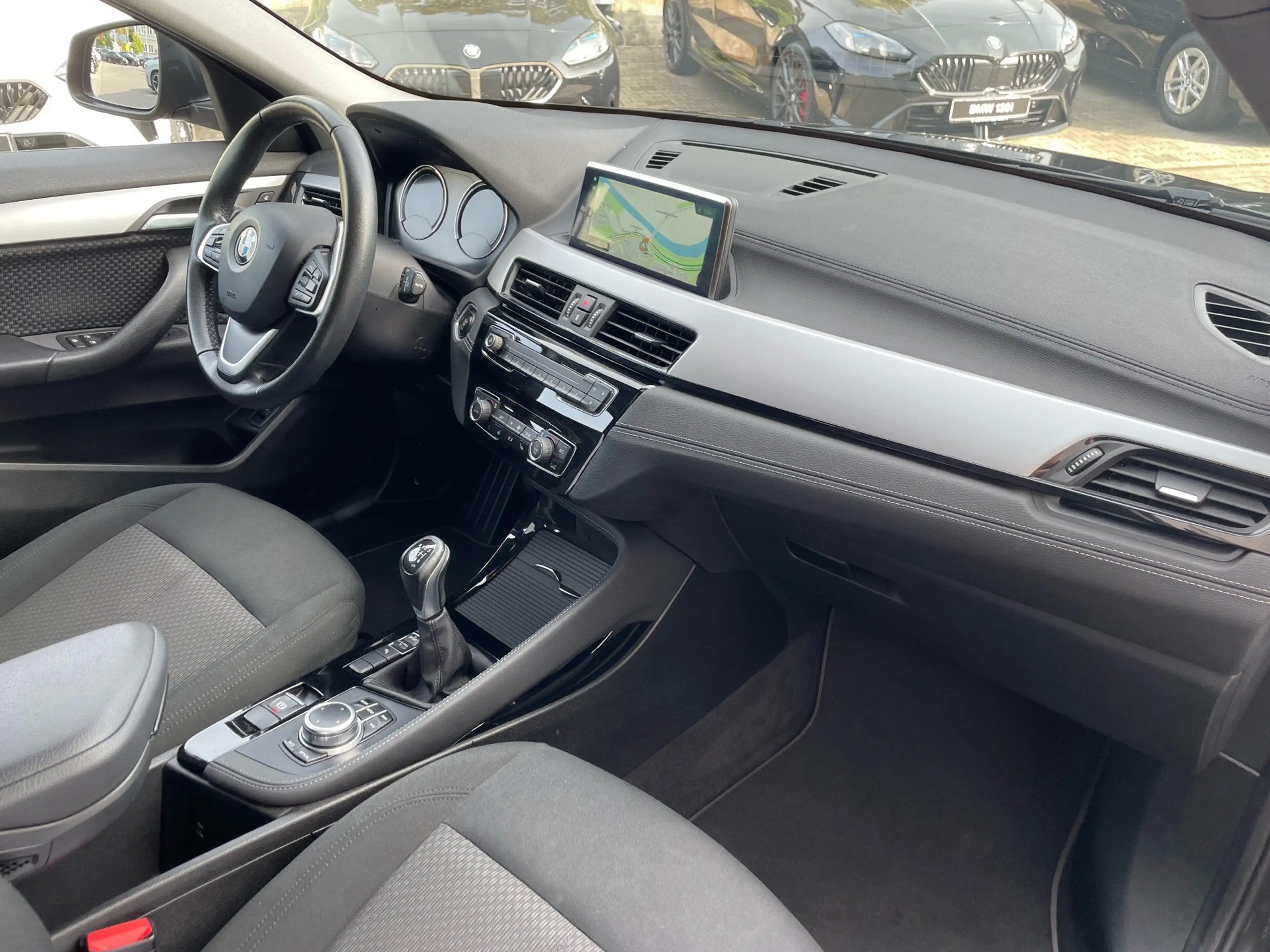 BMW X2 sDrive18i Advantage AHK LED Navi Shz PDC — photo 5