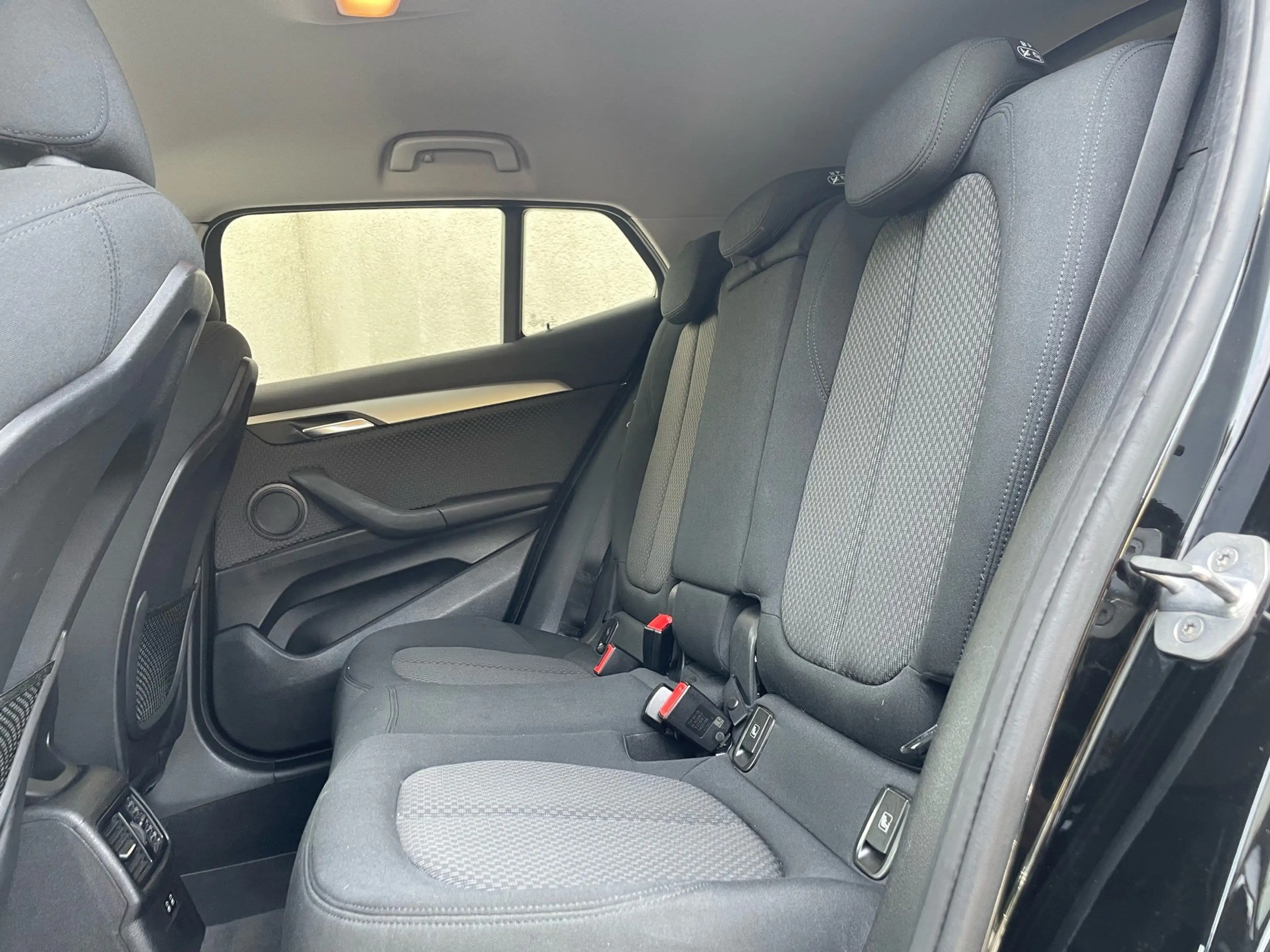 BMW X2 sDrive18i Advantage AHK LED Navi Shz PDC — photo 14