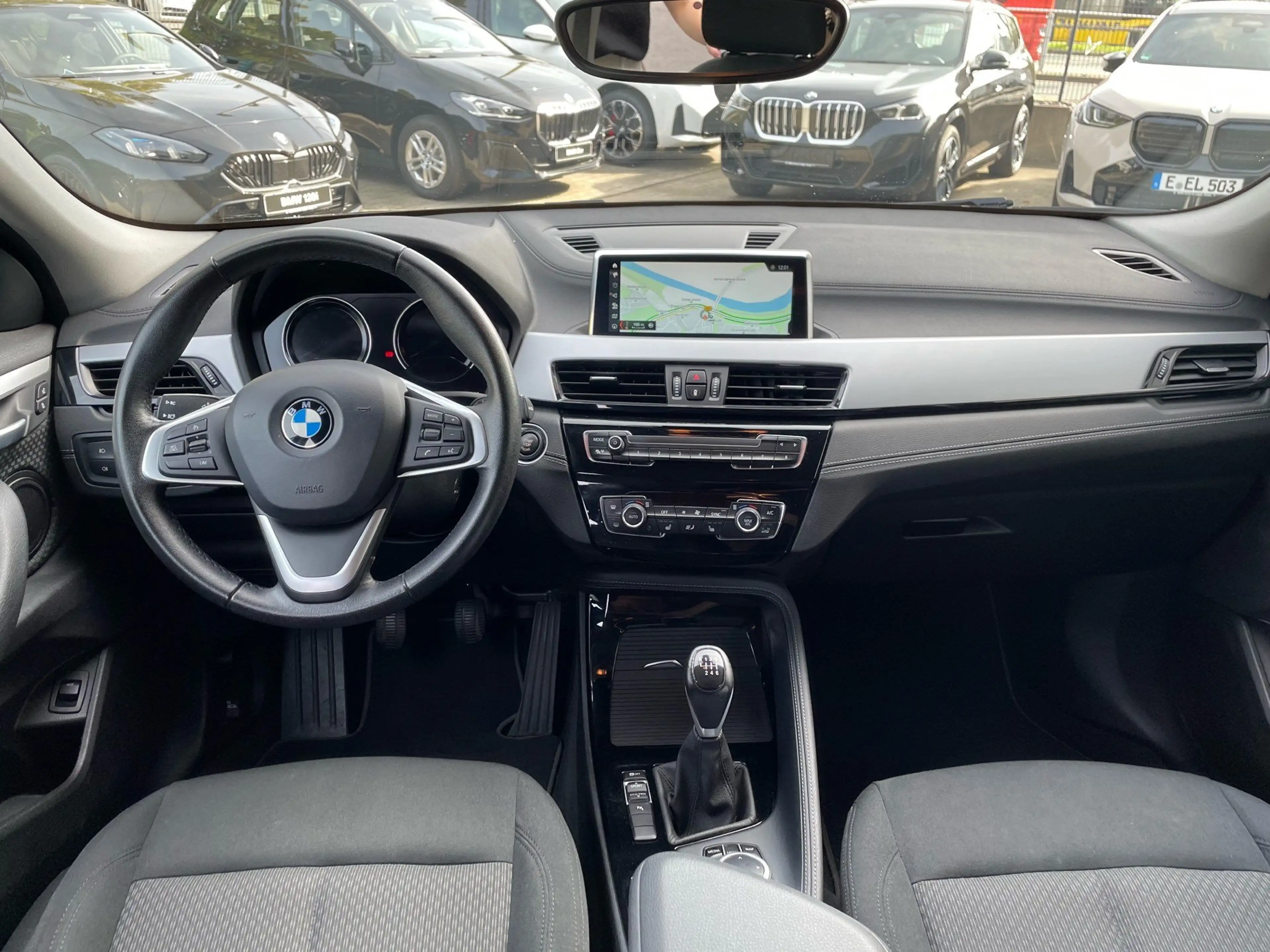 BMW X2 sDrive18i Advantage AHK LED Navi Shz PDC — photo 3