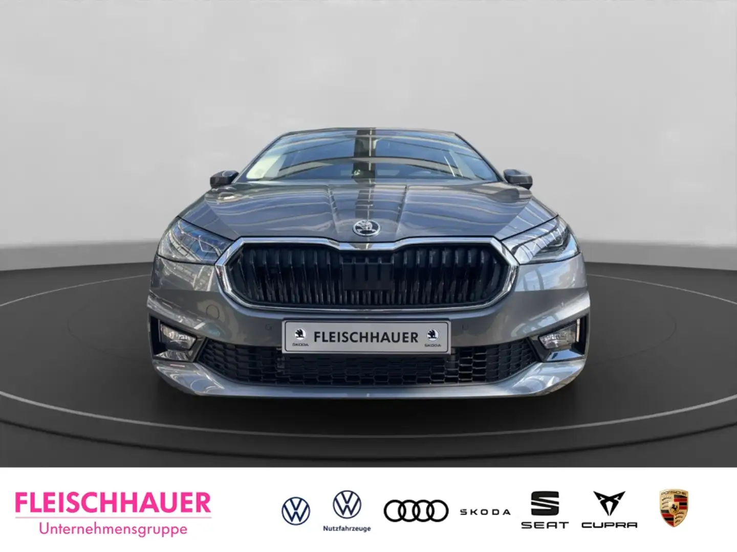 Skoda Fabia Tour 1.5 TSI LED Apple CarPlay Android Auto Mehrzo Grau - 2