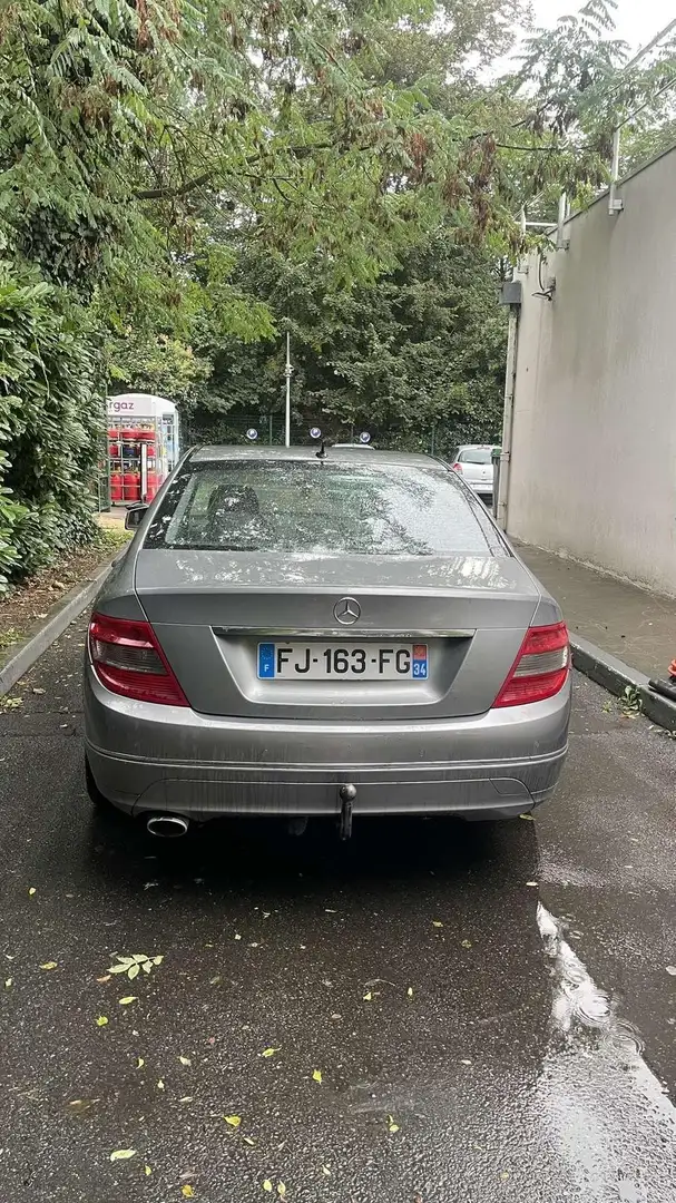 Mercedes-Benz 220 c - 2