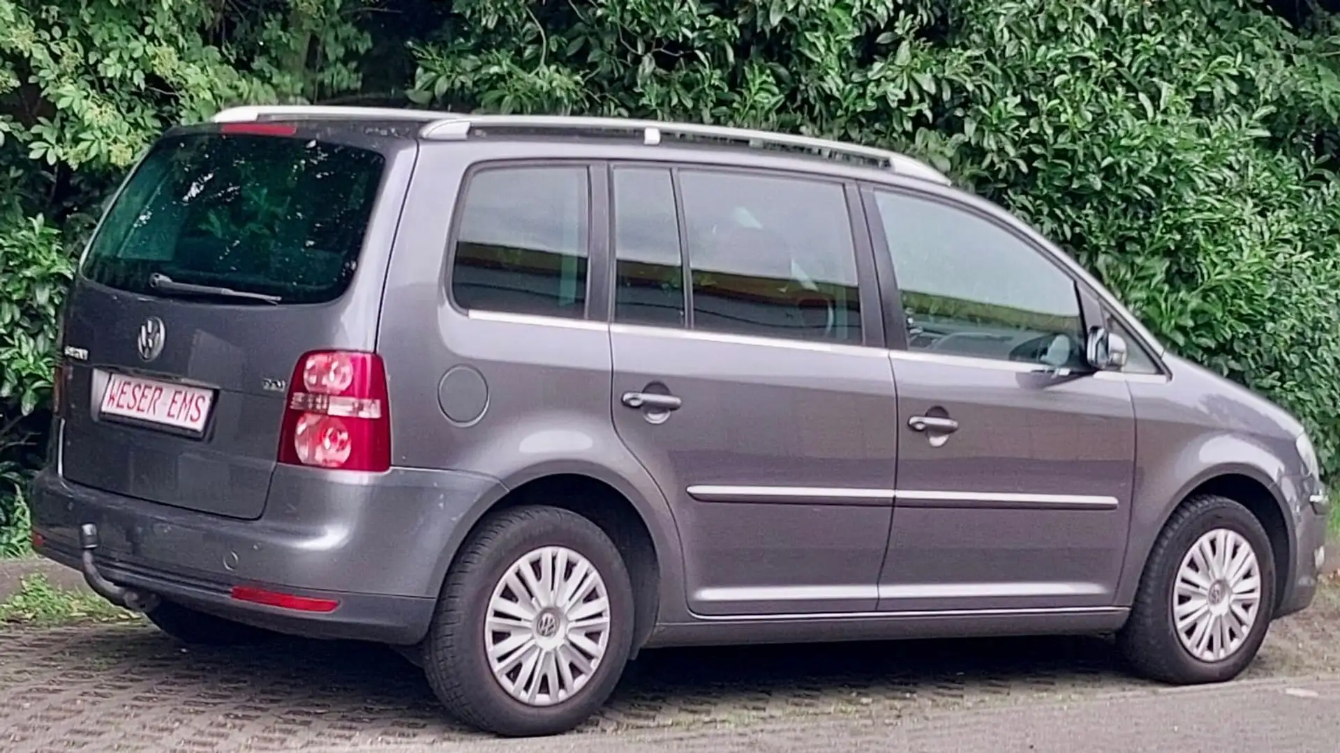 Volkswagen Touran 1,9 TDi Highline 7-Sitzer Klima SHZ AHK Grau - 2