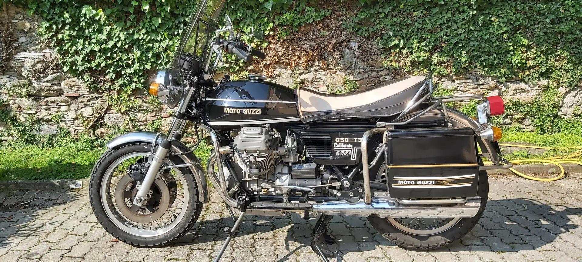 Moto Guzzi California 850 Zwart - 2