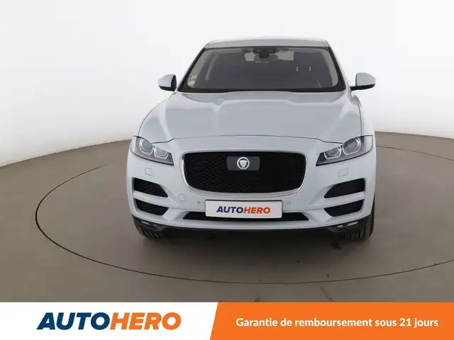Jaguar F-Pace view 9