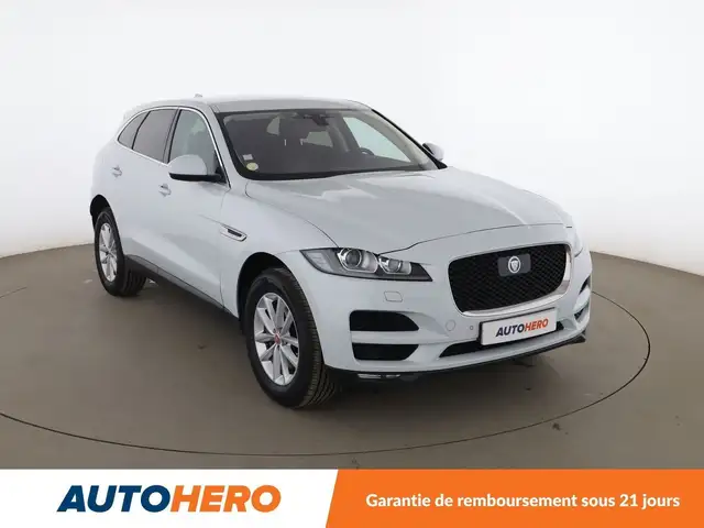 Jaguar F-Pace view 8