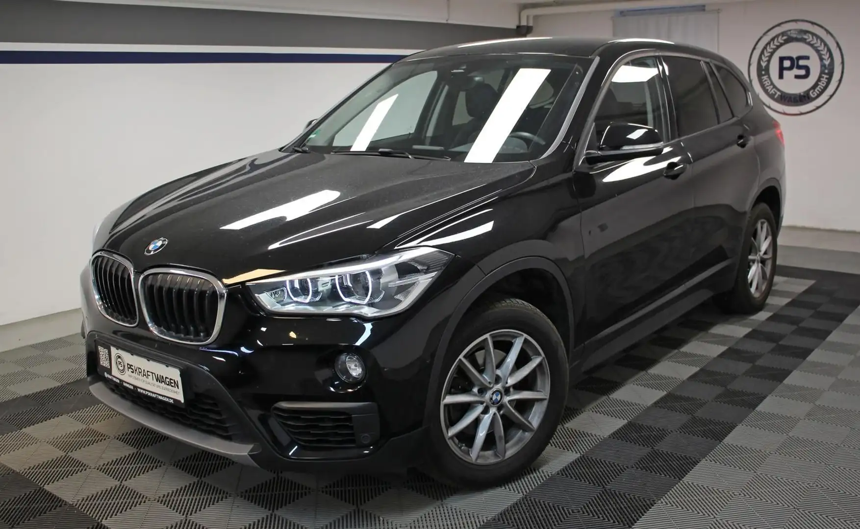 BMW X1 sDrive 18i Advantage LED KLIMA NAVI SHZ SHEFT Zwart - 1