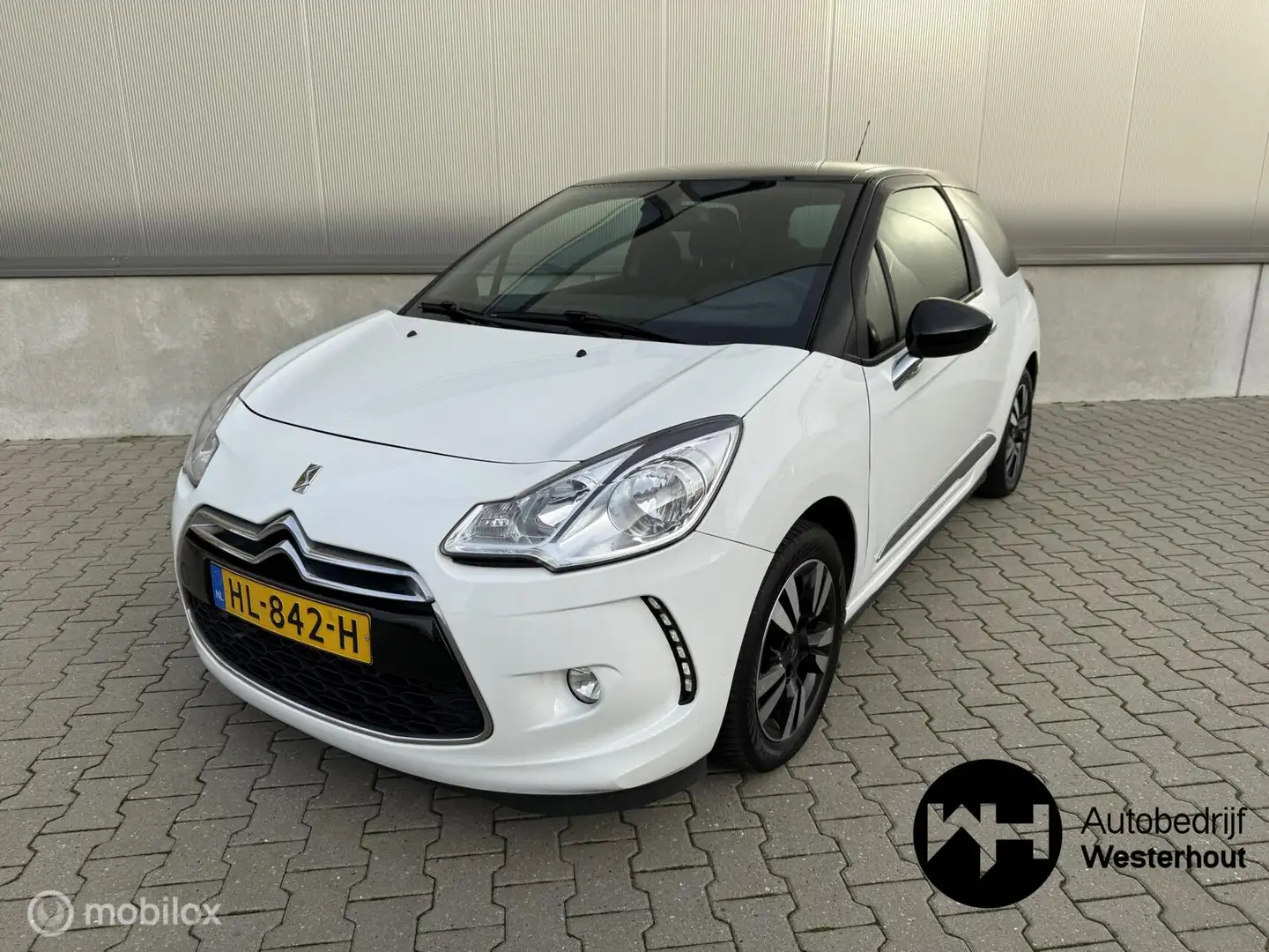 DS Automobiles DS 3 1.2 PureTech So Chic NWE APK Navi Parkeersensoren Weiß - 2