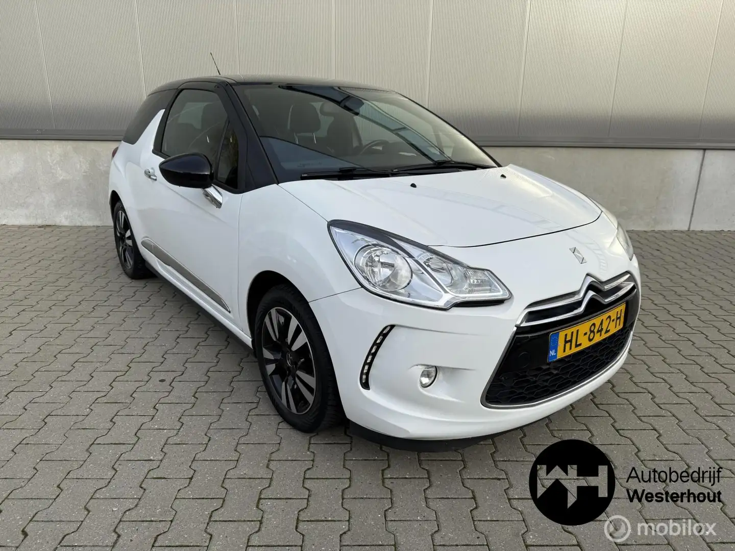 DS Automobiles DS 3 1.2 PureTech So Chic NWE APK Navi Parkeersensoren Weiß - 1