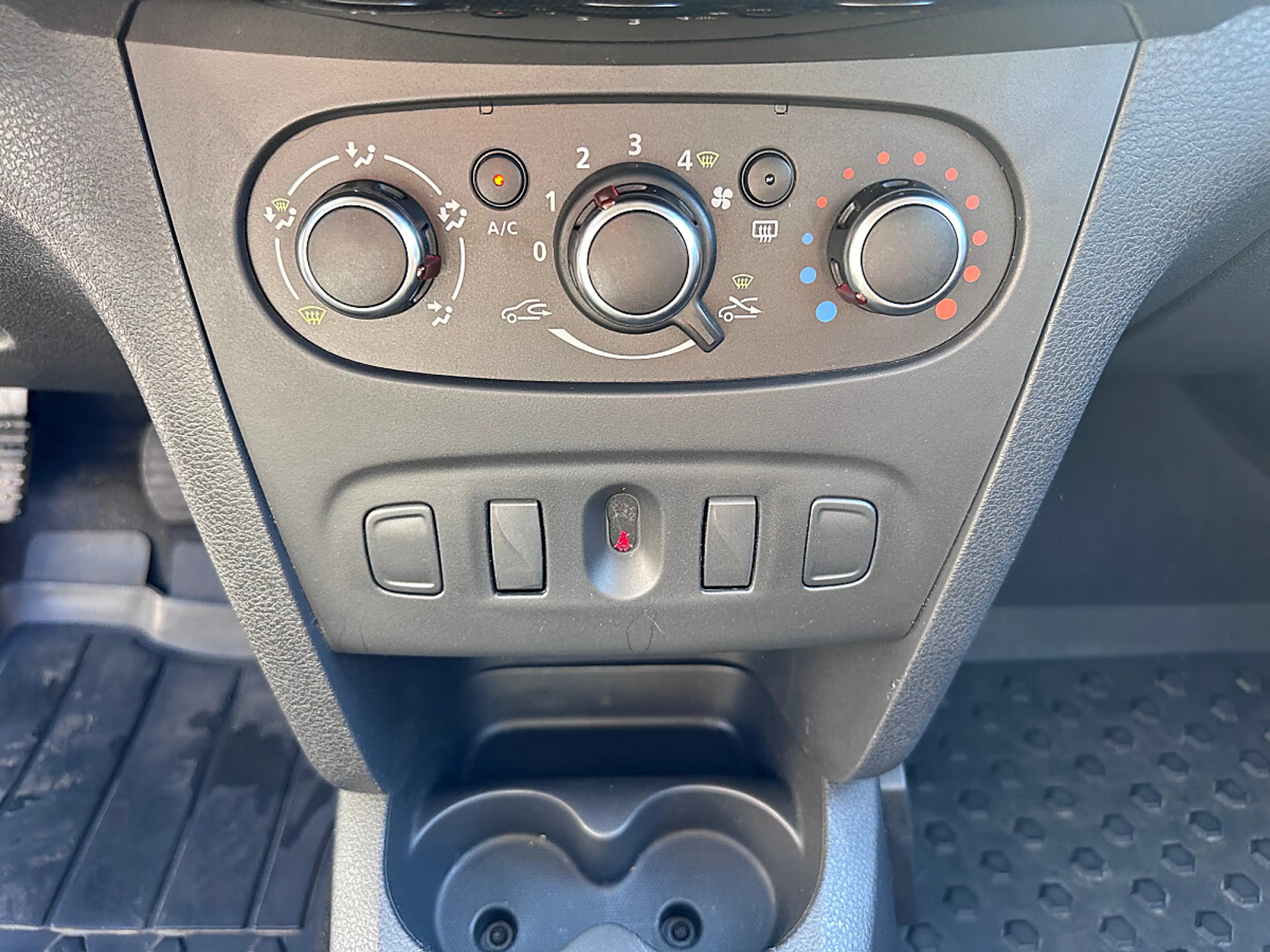 Dacia Logan 0.9 TCe Supreme Kombi · 1. Besitz · Navi · Einp... — photo 15