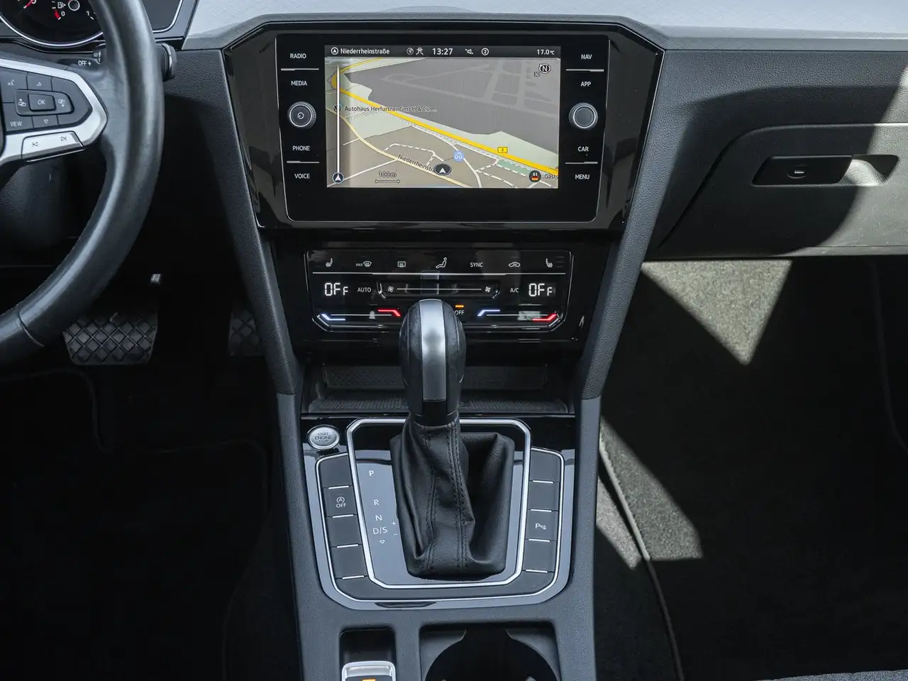 Volkswagen Passat Variant 1.5 TSI DSG Business 13