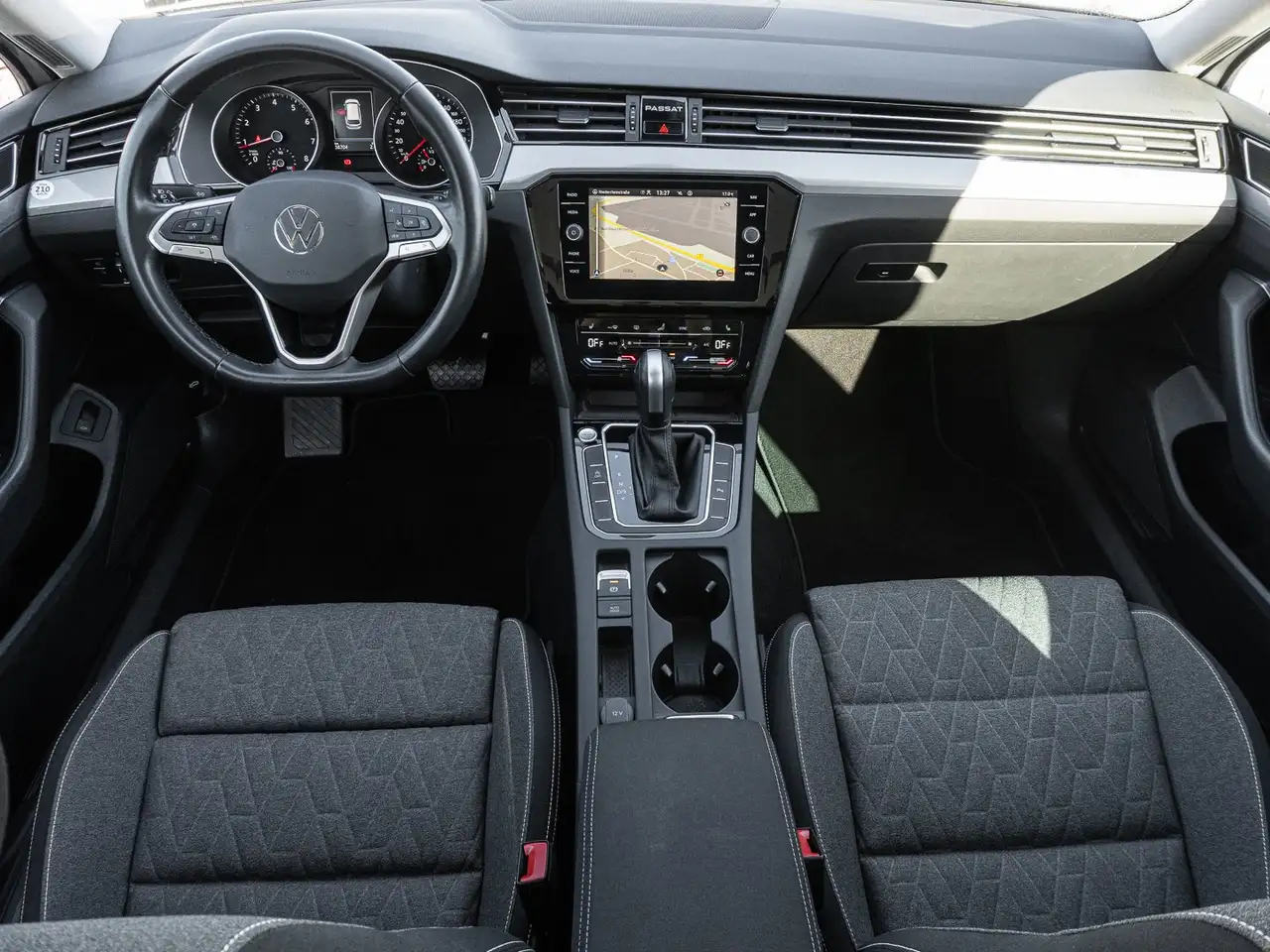 Volkswagen Passat Variant 1.5 TSI DSG Business 11