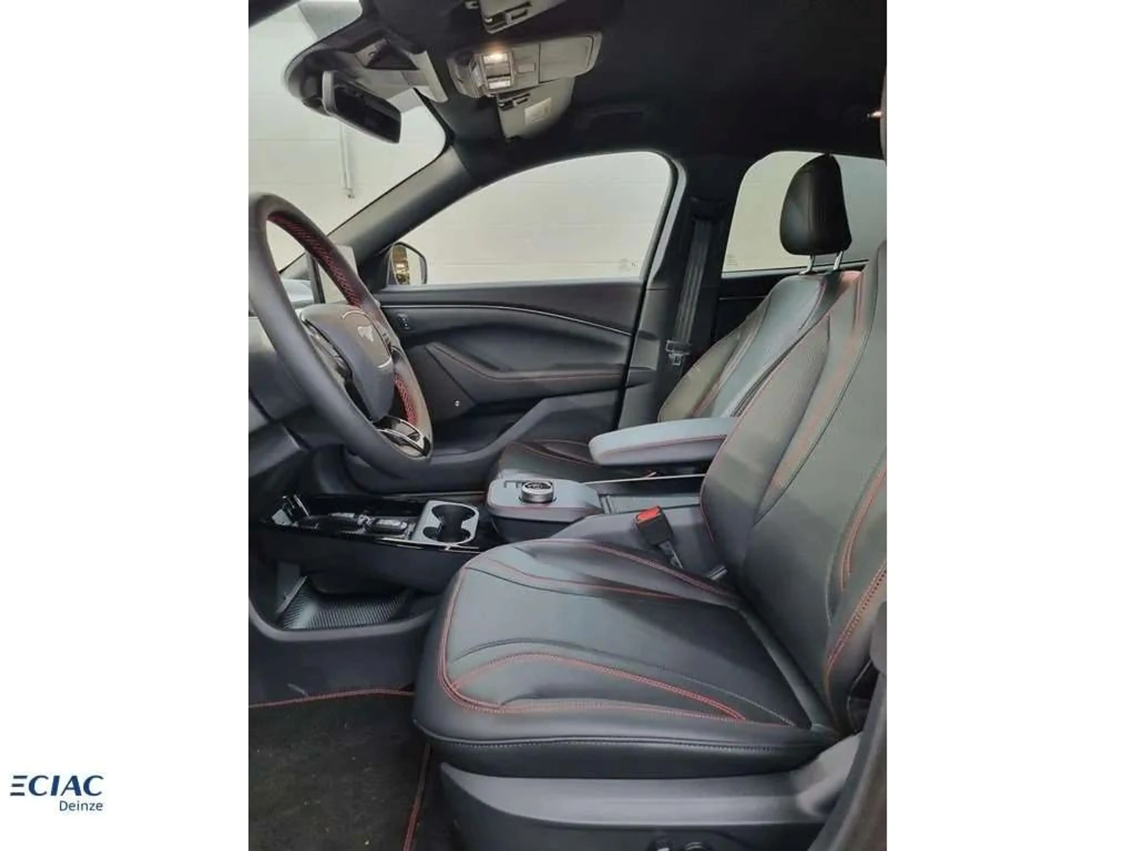 Ford Mustang Mach-E Mustang Mach-E 76 kWh AWD Premium Standard Range — photo 10