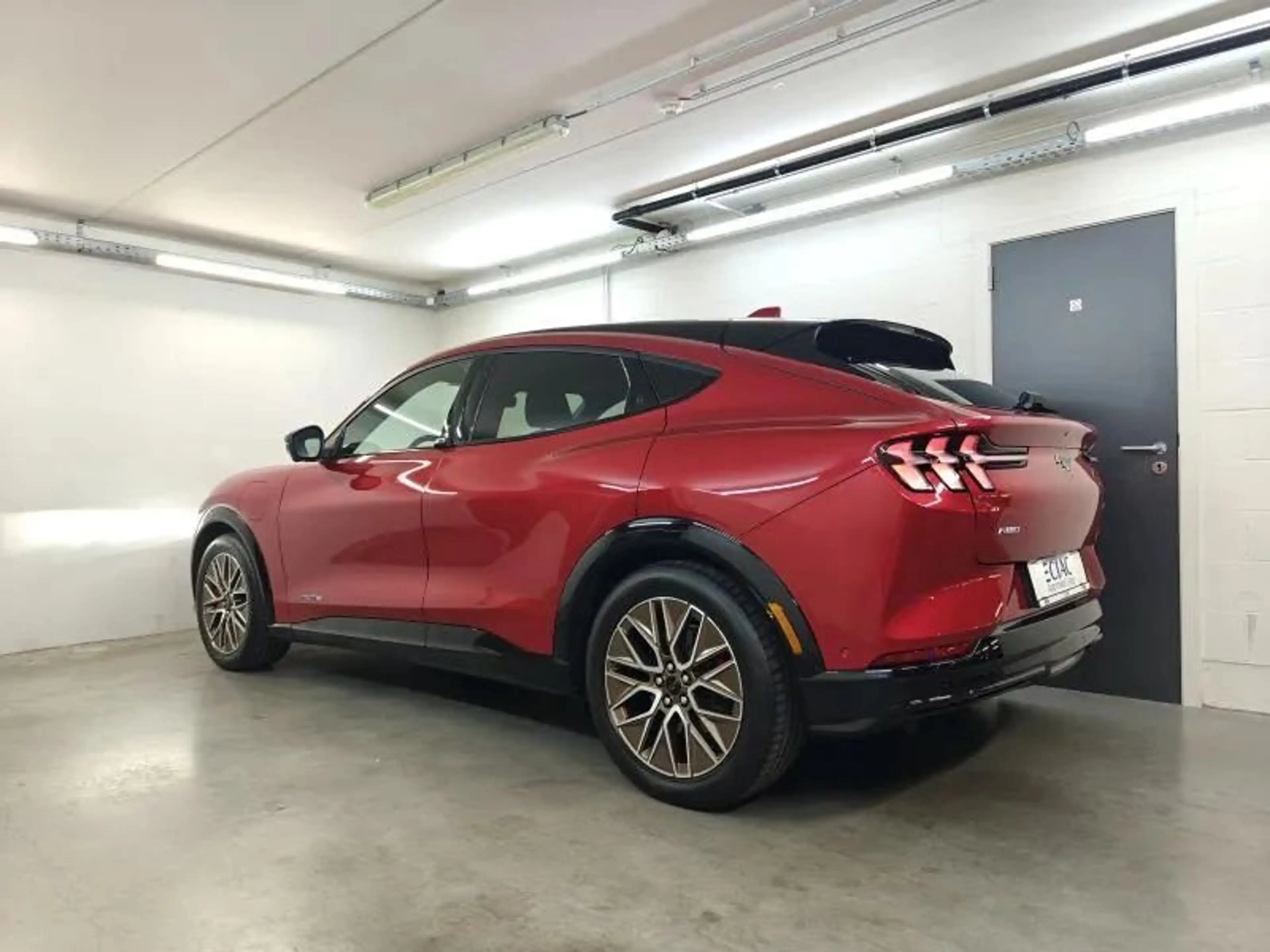 Ford Mustang Mach-E Mustang Mach-E 76 kWh AWD Premium Standard Range — photo 3
