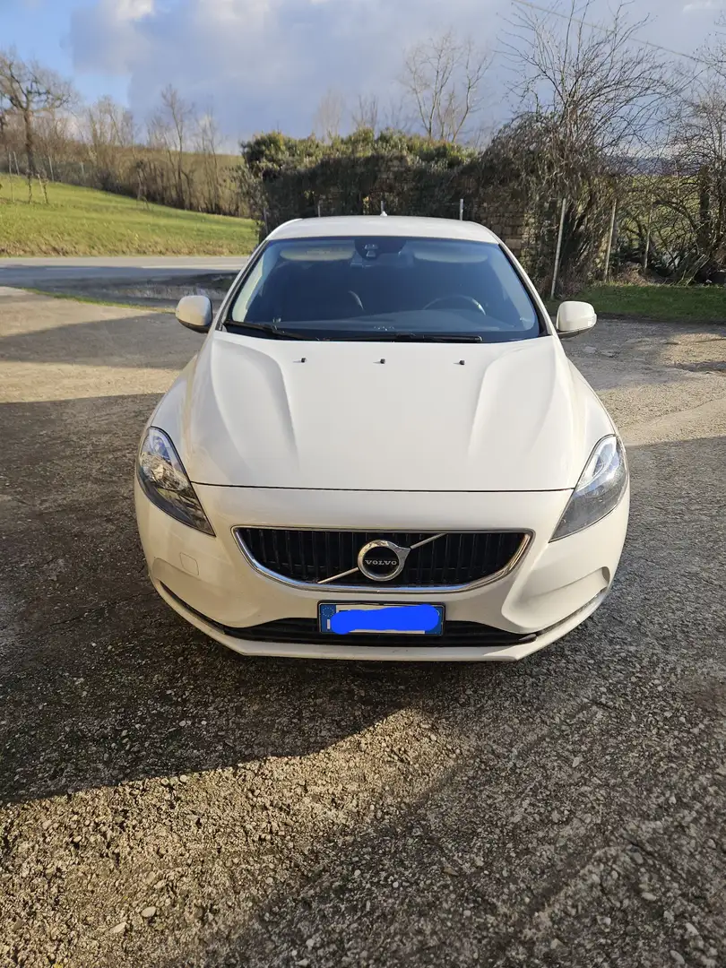 Volvo V40 2.0 d2 Momentum my17 - 1
