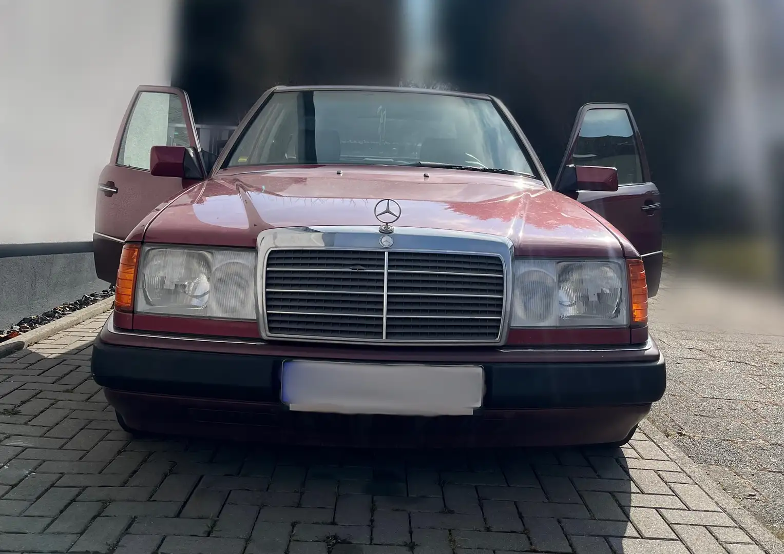 Mercedes-Benz 230 E Roşu - 2