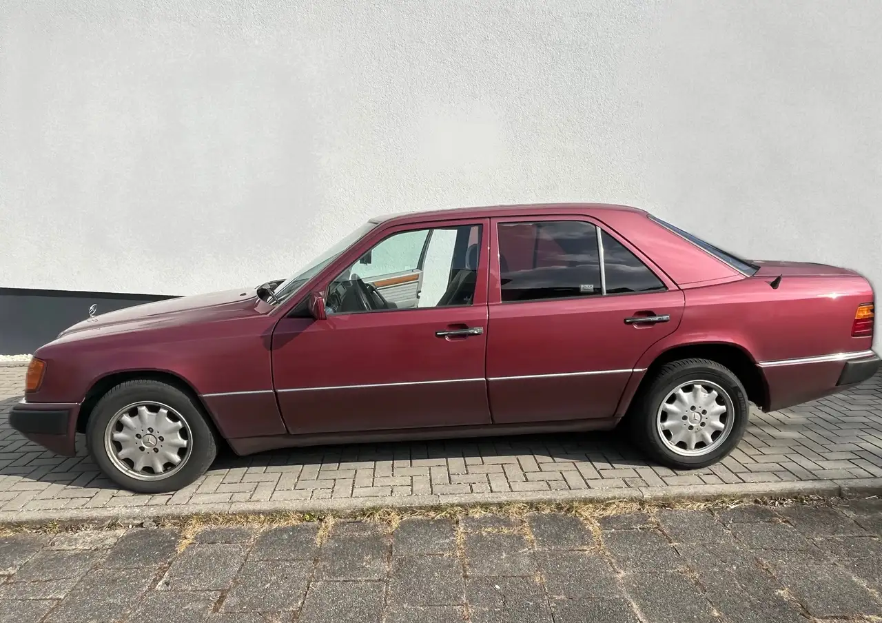 Mercedes-Benz 230