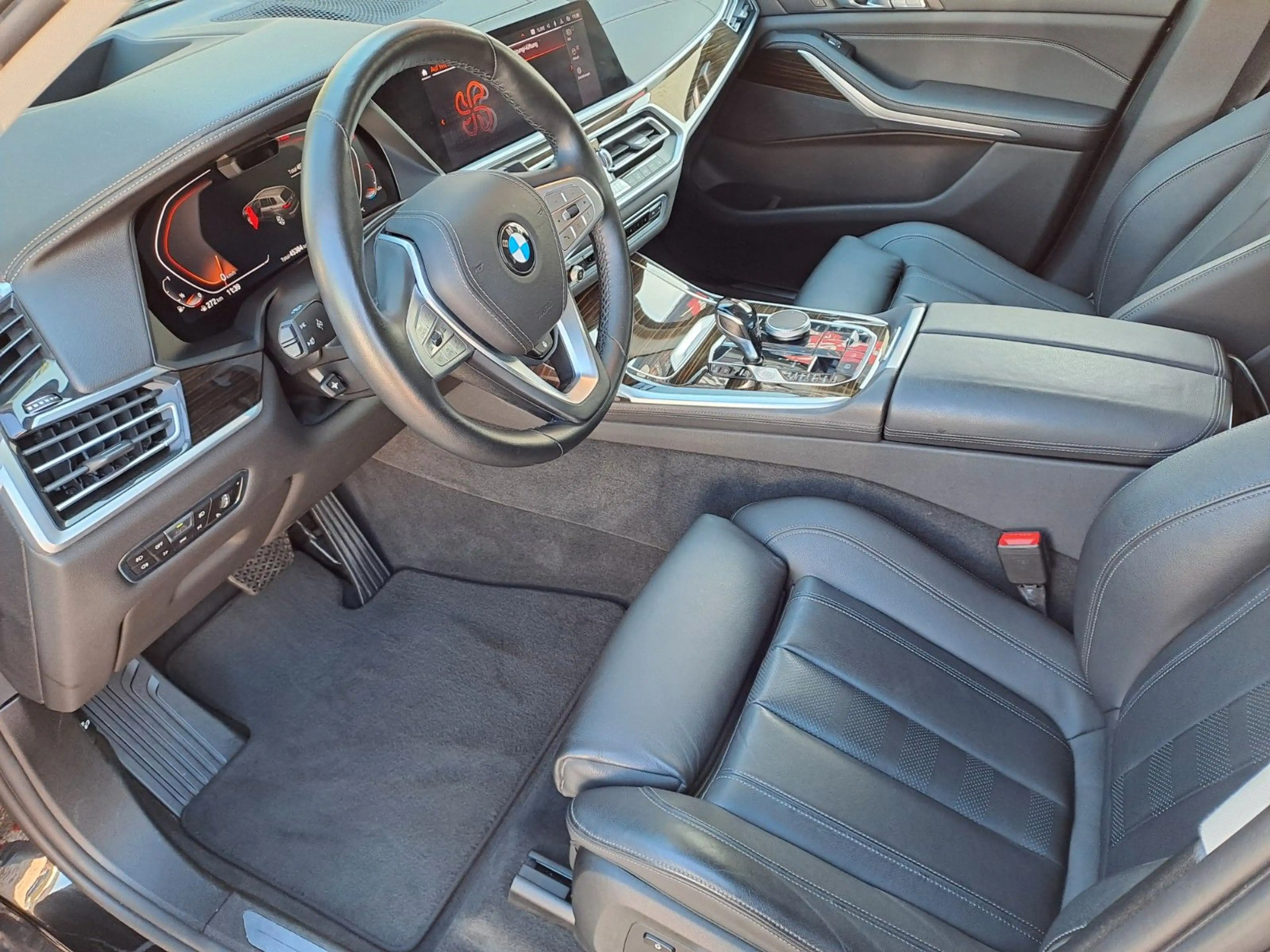 BMW X7 xDrive 40 i*1 HD*PANORAMA*45TKM*LASER*6 SITZE — photo 8