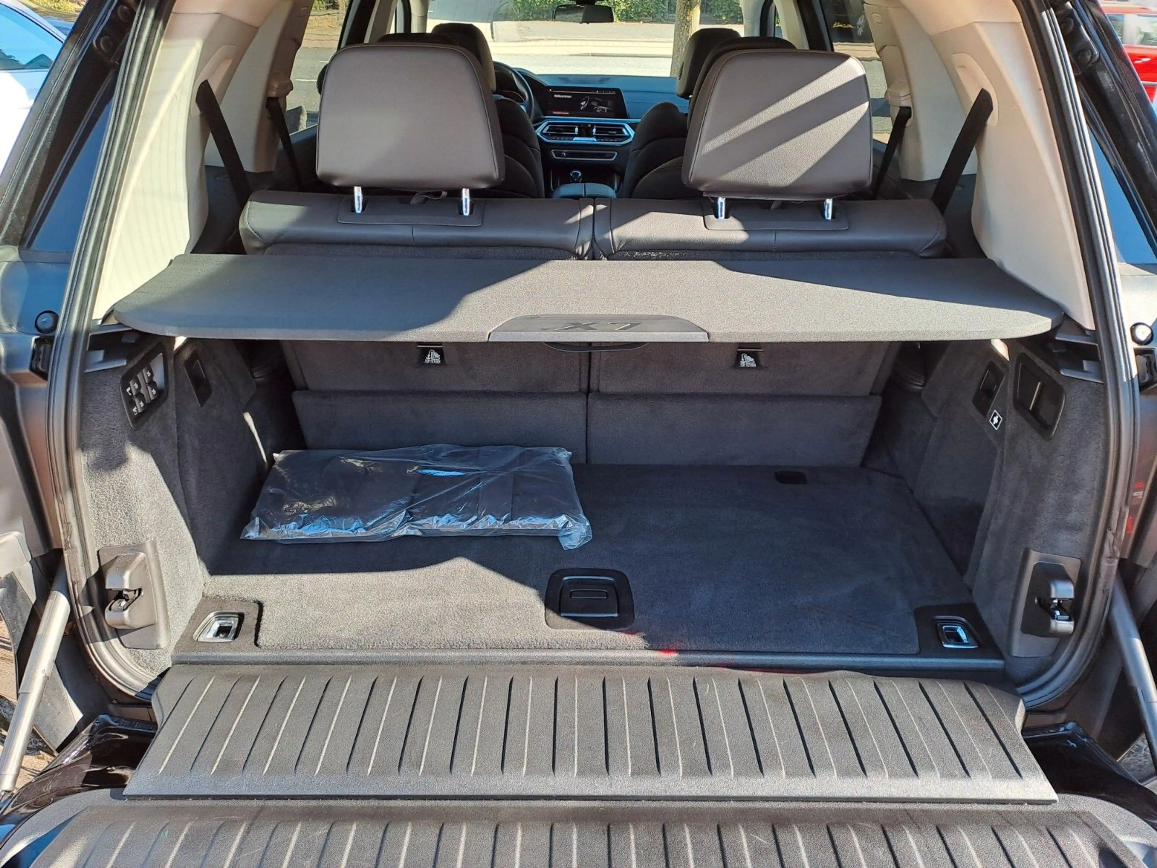 BMW X7 xDrive 40 i*1 HD*PANORAMA*45TKM*LASER*6 SITZE — photo 12