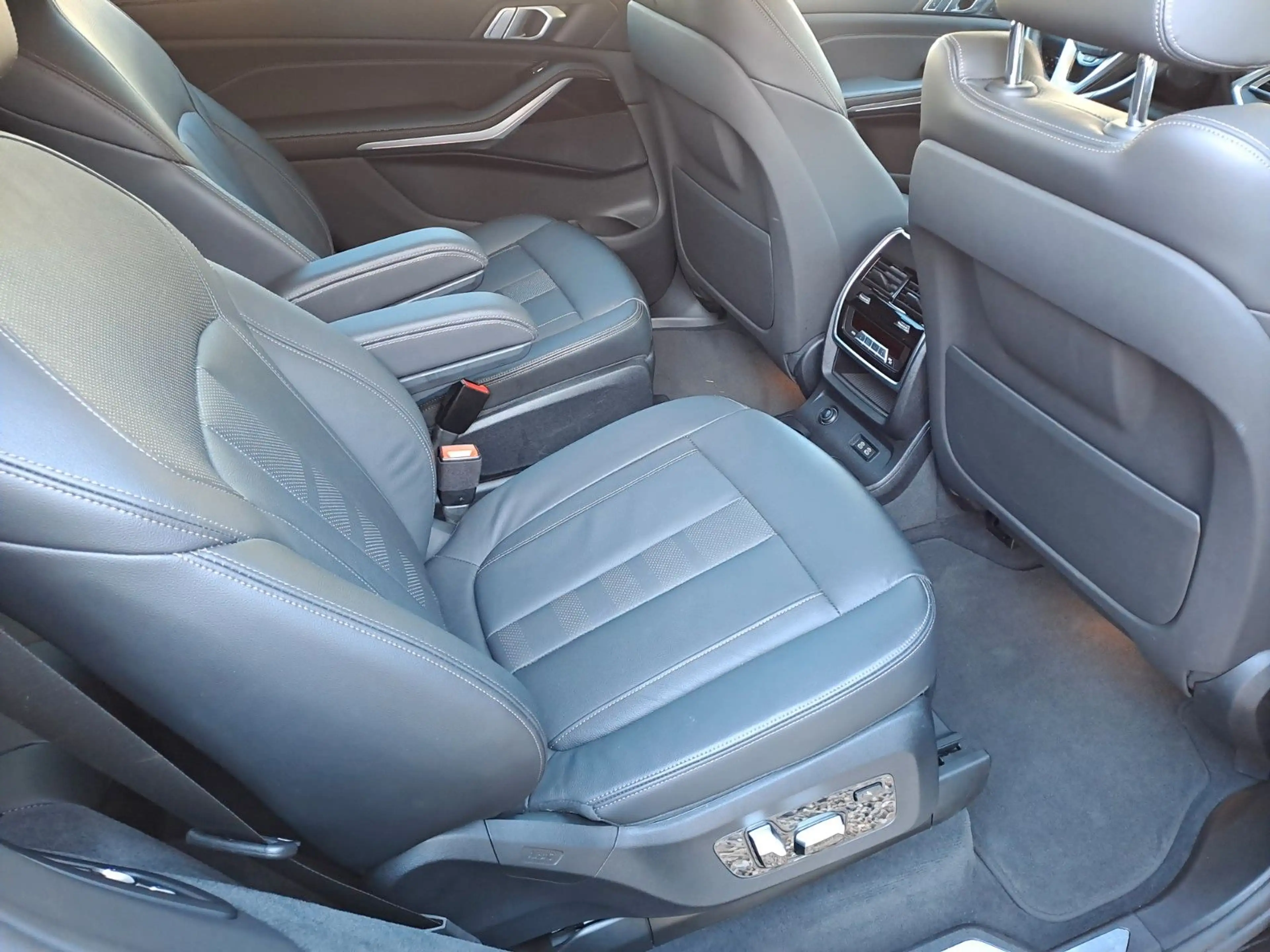 BMW X7 xDrive 40 i*1 HD*PANORAMA*45TKM*LASER*6 SITZE — photo 11