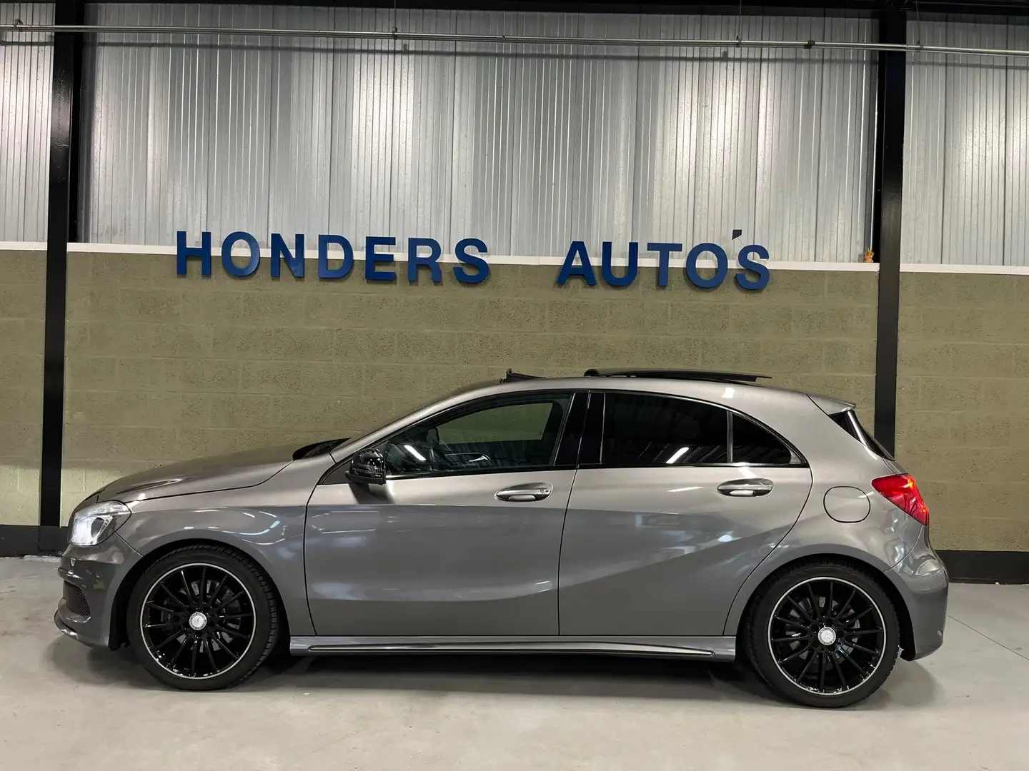 Mercedes-Benz A 250 SPORT Prestige AMG LINE I PANO I NIGHT I TREKHAAK Gris - 2