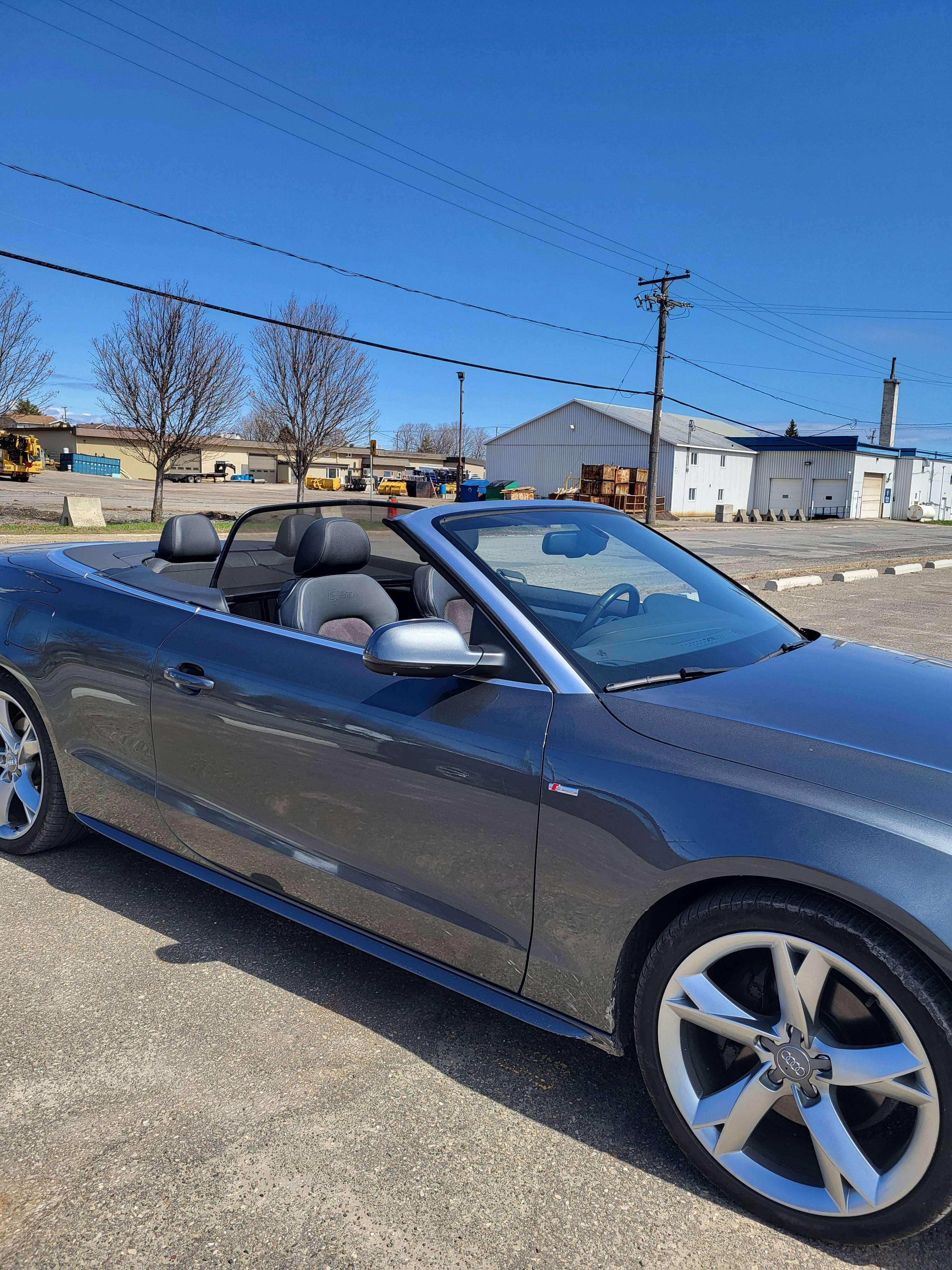 2013 Audi A5 Cabriolet S line 2.0 .Très bonne état. Un bijoux. alt 4