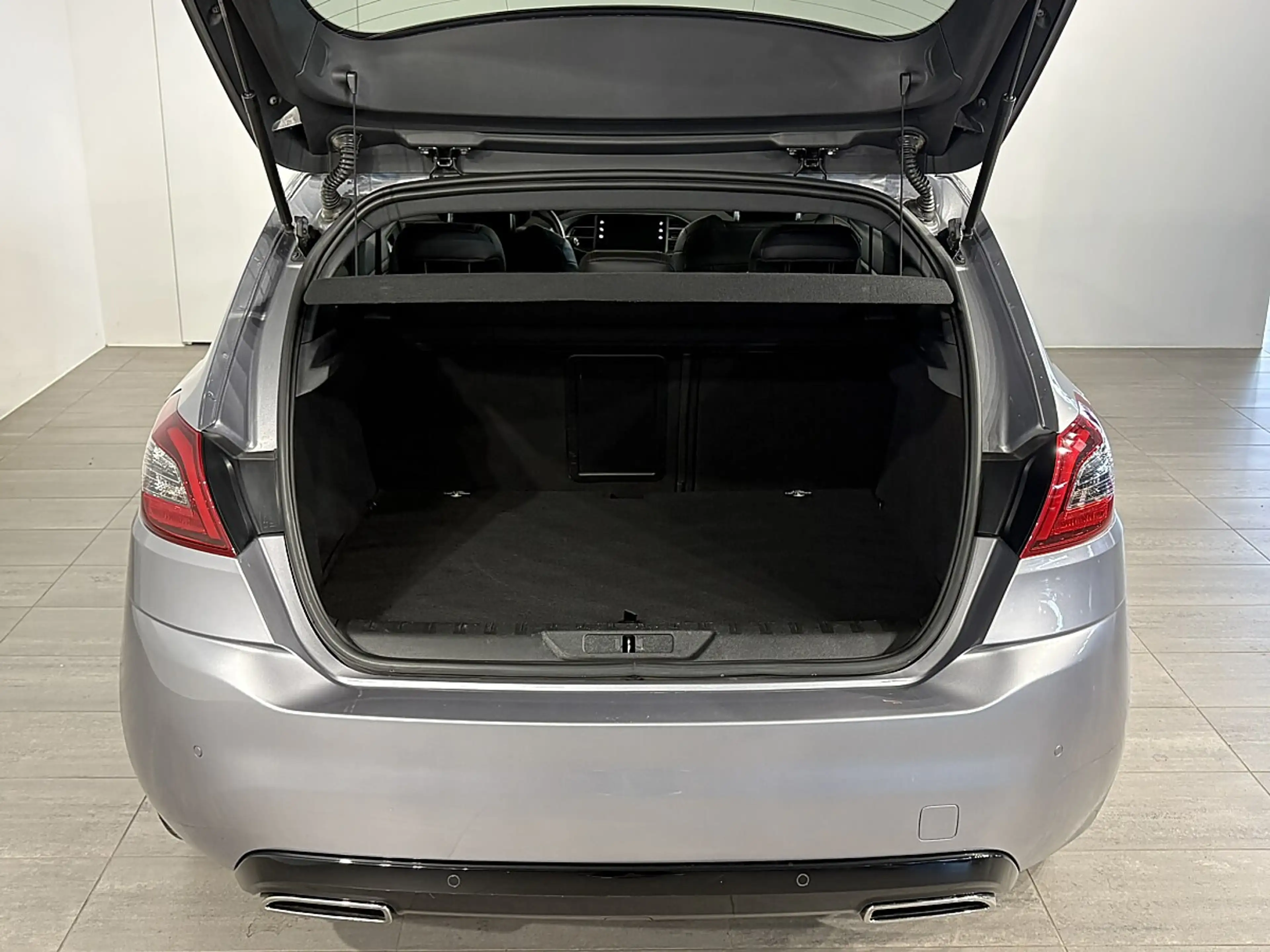 Peugeot 308 2,0 BlueHDI 180 GT EAT8 S&S — photo 12